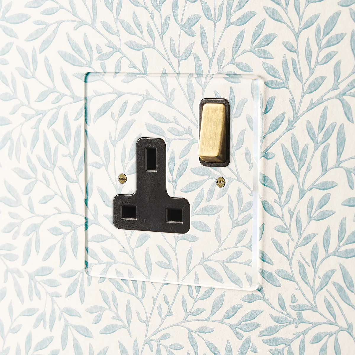 Lucian perspex single socket in clear perspex with black inserts and aged brass switch - Image 2