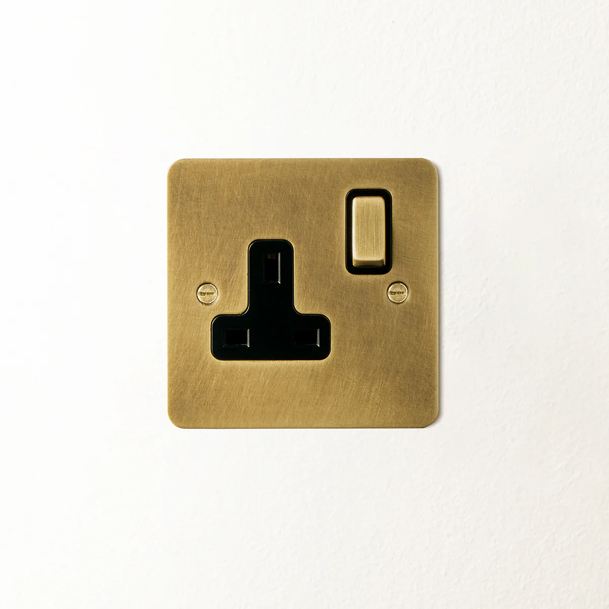 Lucian single socket with black inserts in aged brass