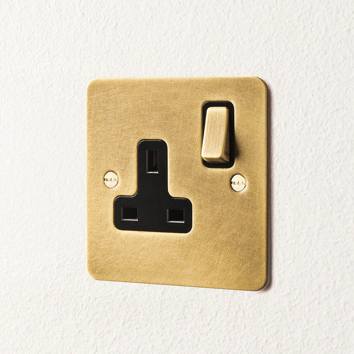 Lucian single socket with black inserts in aged brass - Image 2