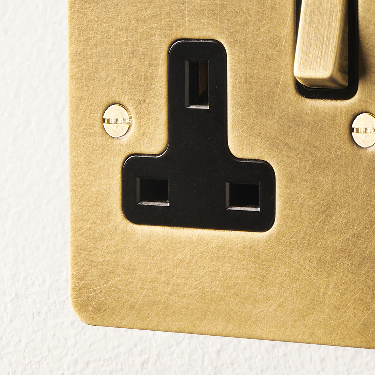 Lucian single socket with black inserts in aged brass - Image 4