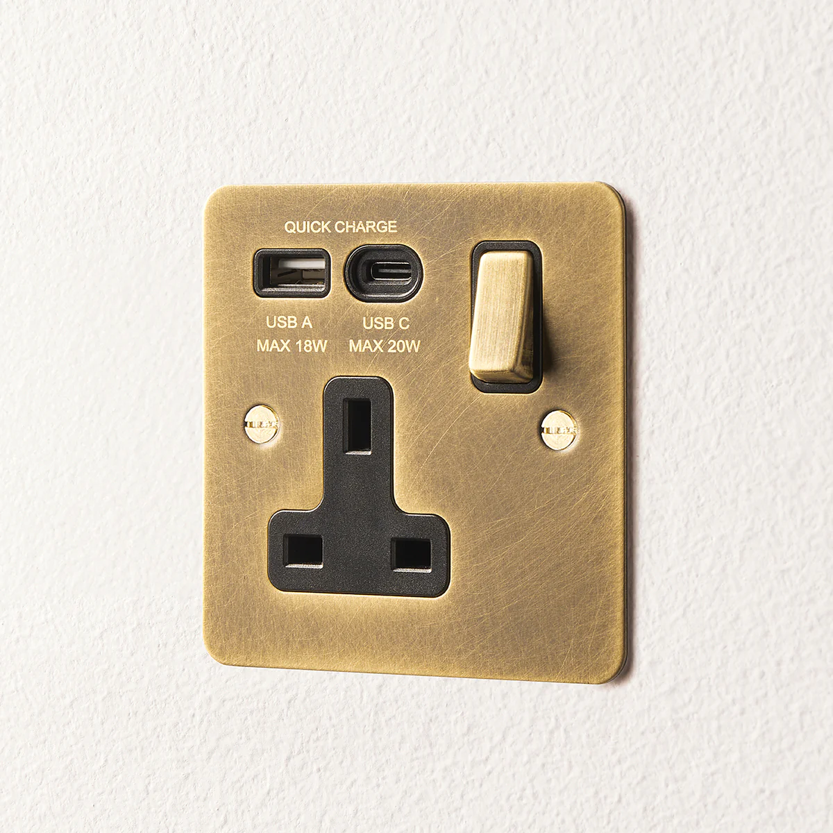Lucian single socket with USB type A & C with black inserts in aged brass - Image 2