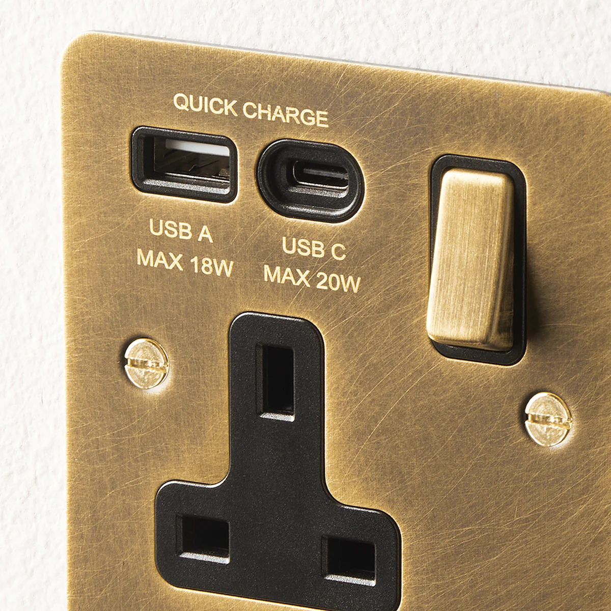 Lucian single socket with USB type A & C with black inserts in aged brass - Image 3