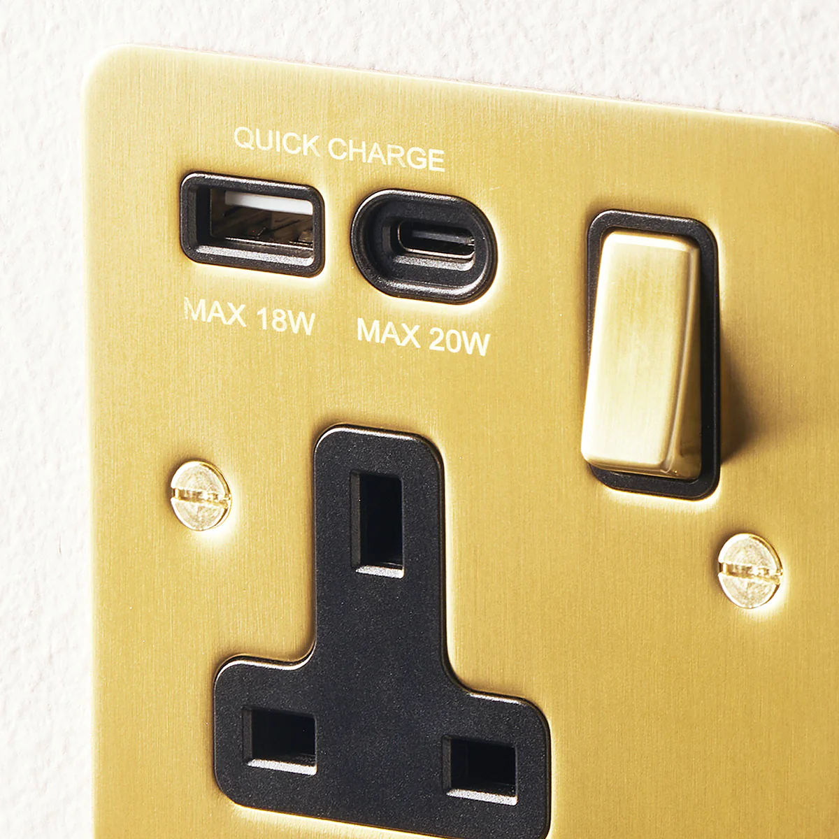 Lucian single socket with USB type A & C with black inserts in top brass - Image 3