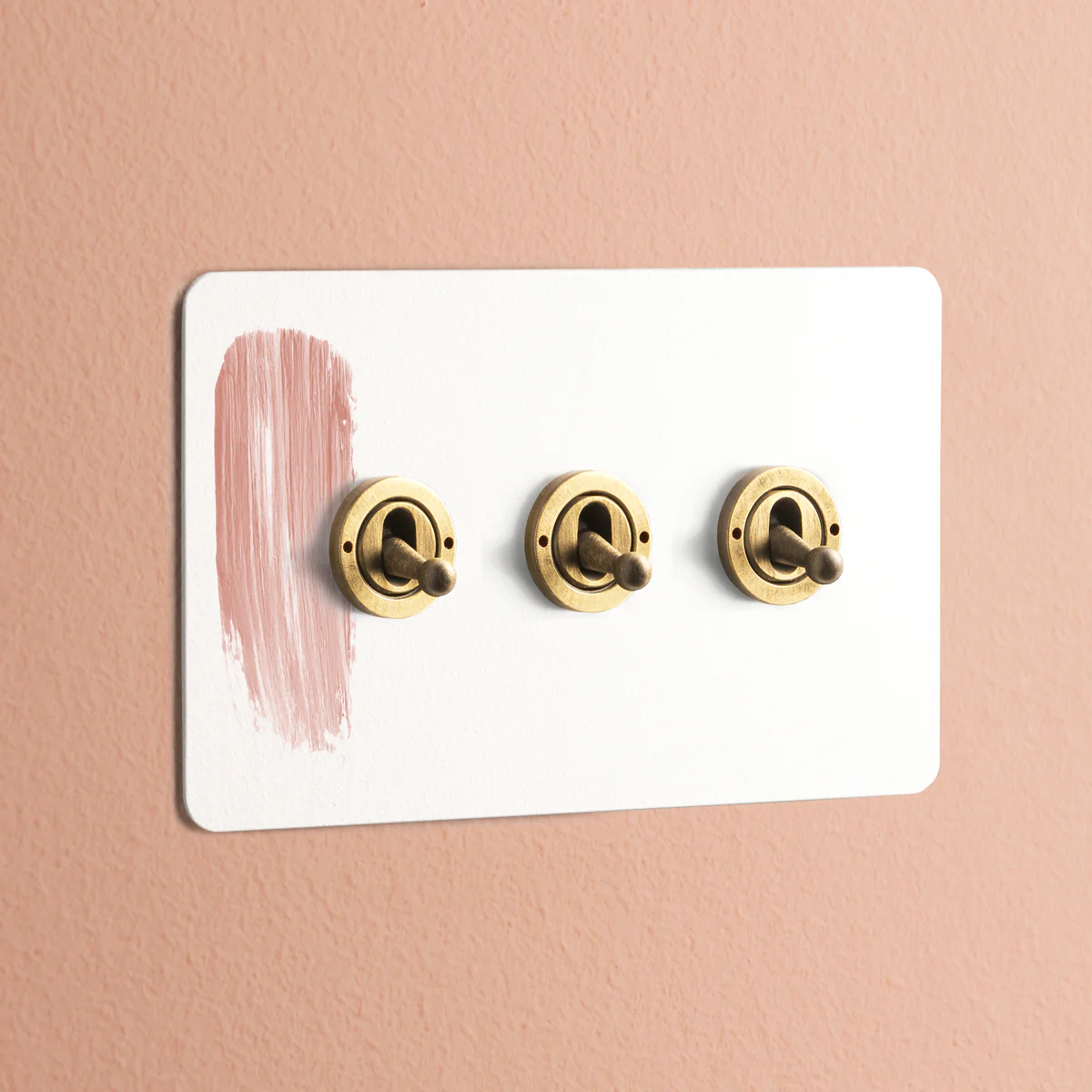 Lucian three gang 2 way toggle switch in a paintable finish - Image 2