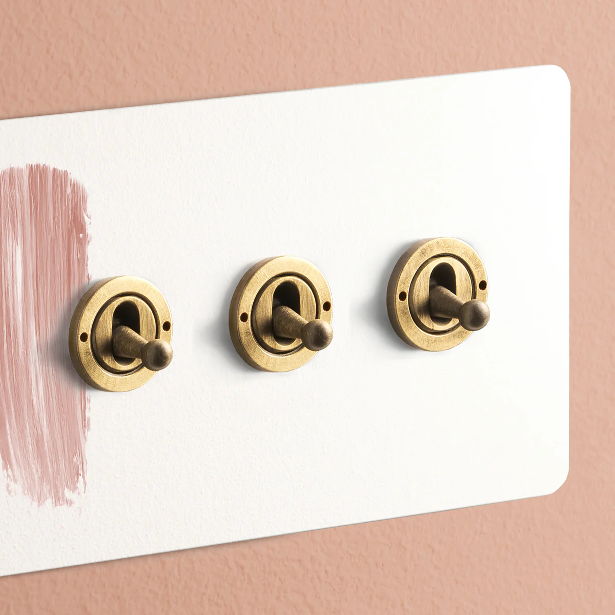 Lucian three gang 2 way toggle switch in a paintable finish - Image 3