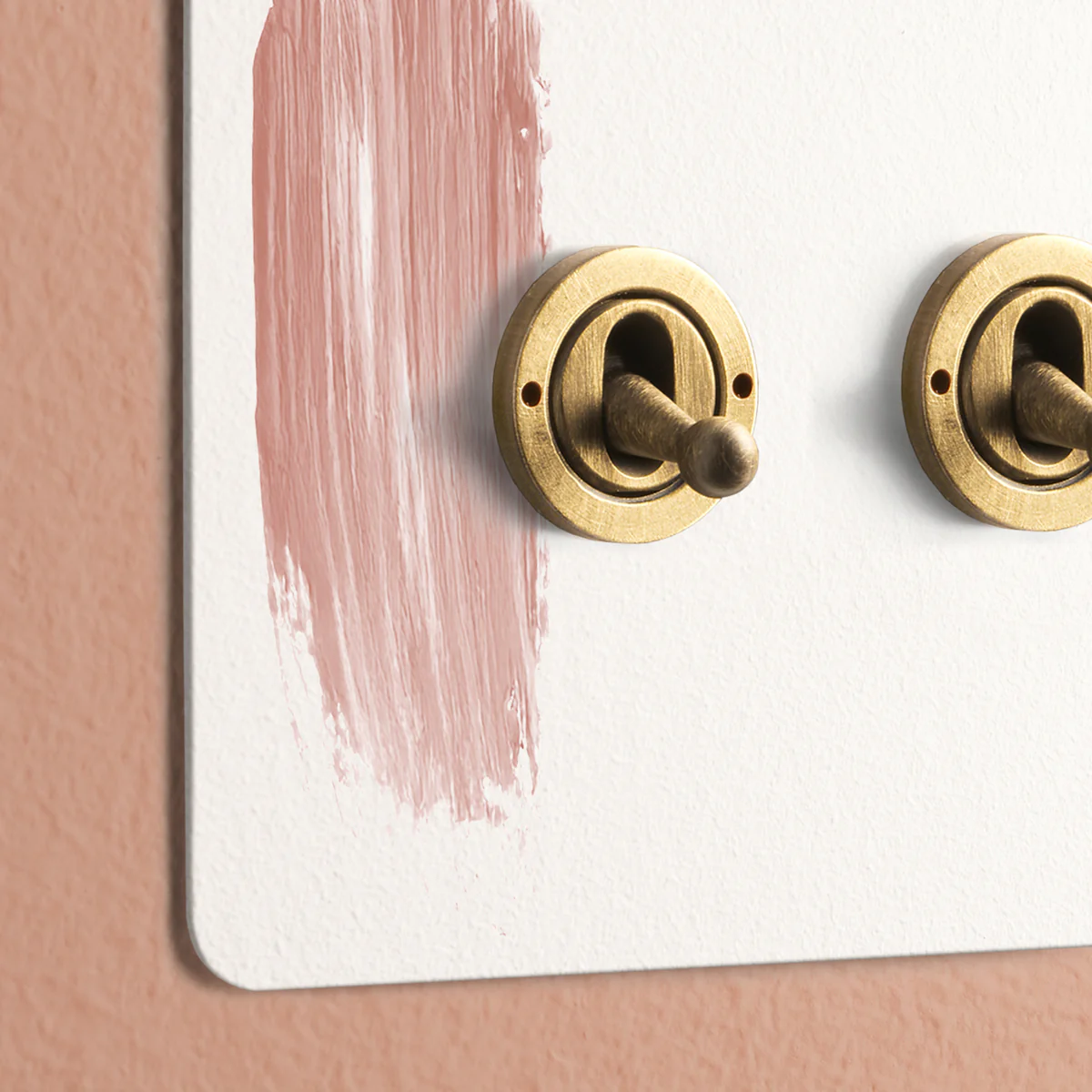 Lucian three gang 2 way toggle switch in a paintable finish - Image 4