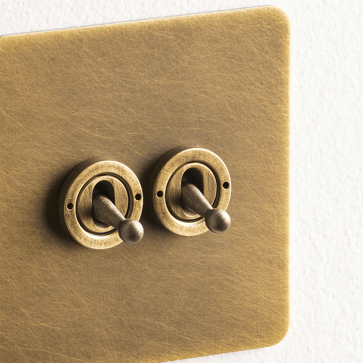 Lucian two gang 2 way toggle switch in aged brass - Image 3
