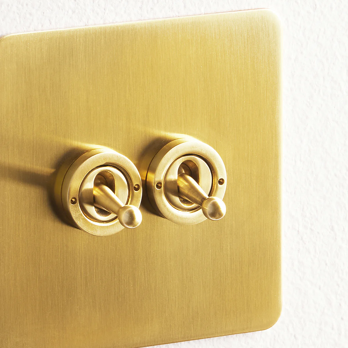 Lucian two gang 2 way toggle switch in top brass - Image 3