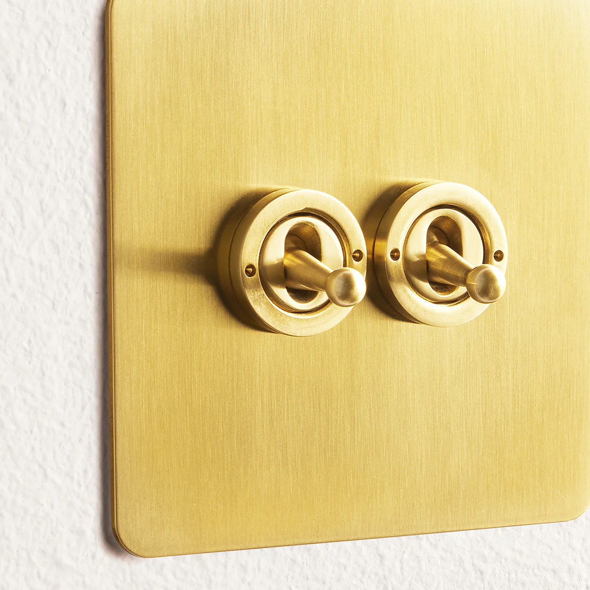 Lucian two gang 2 way toggle switch in top brass - Image 4