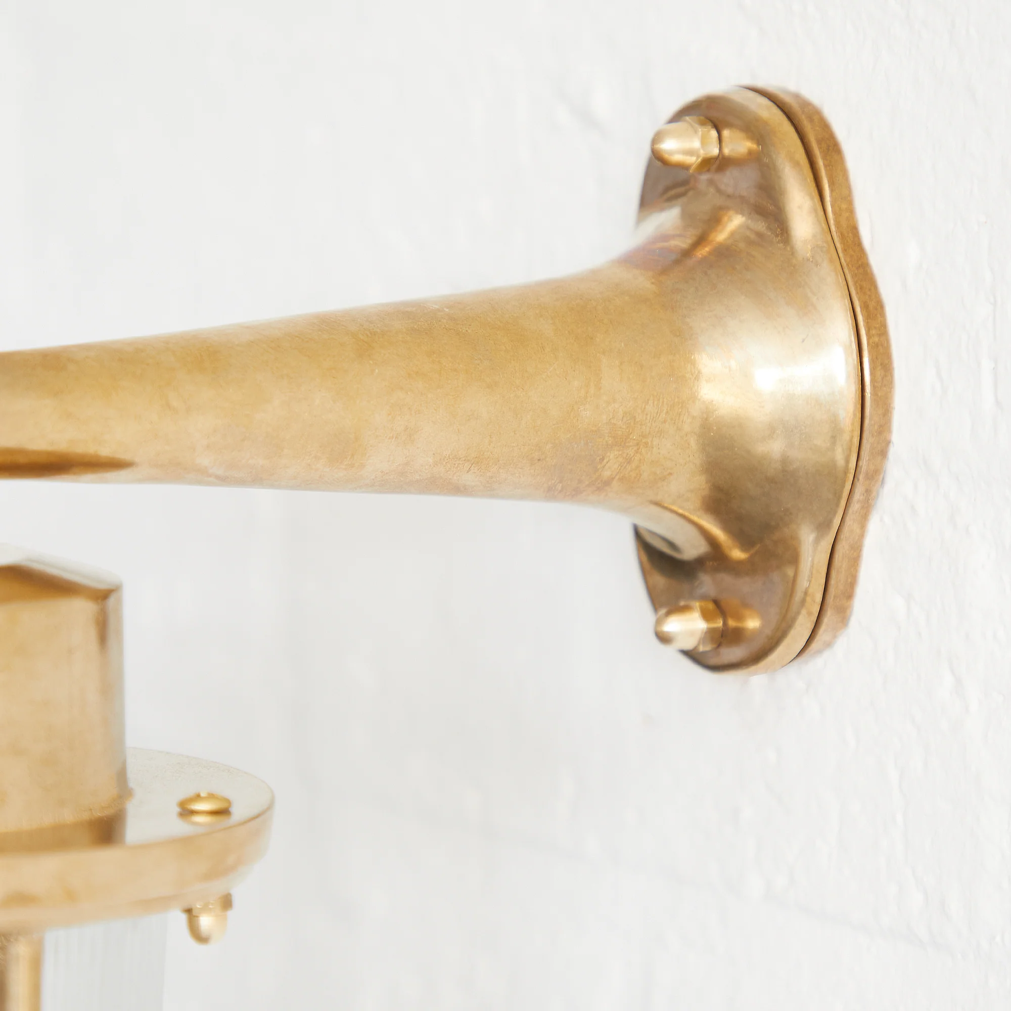 Magellan ip64 wall mounted sconce in unlacquered natural brass - Image 9