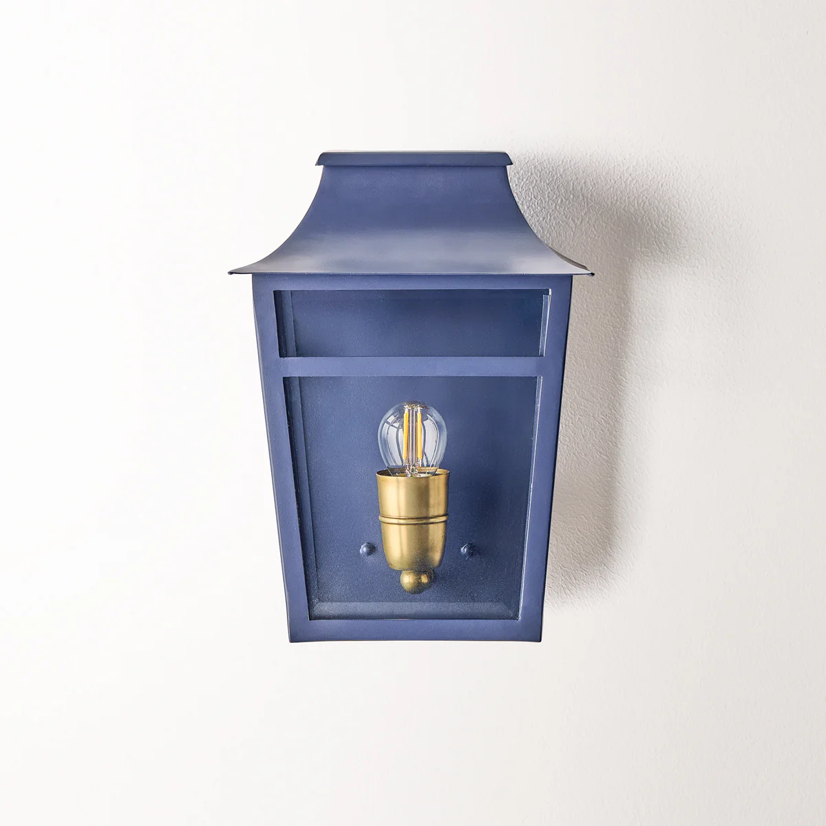 Majorelle ip44 wall lantern in Blue - Image 13