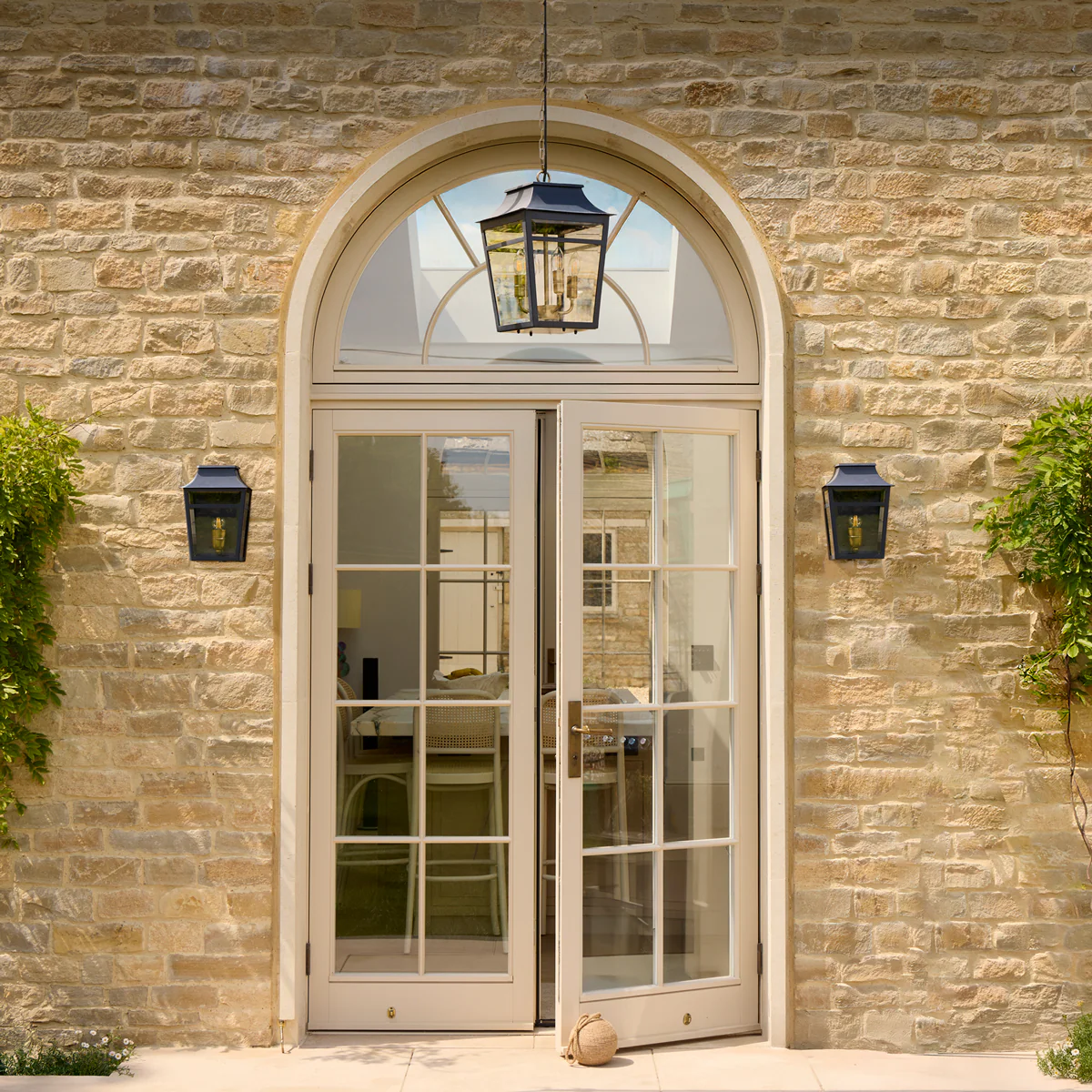 Majorelle ip44 wall lantern in Blue - Image 9