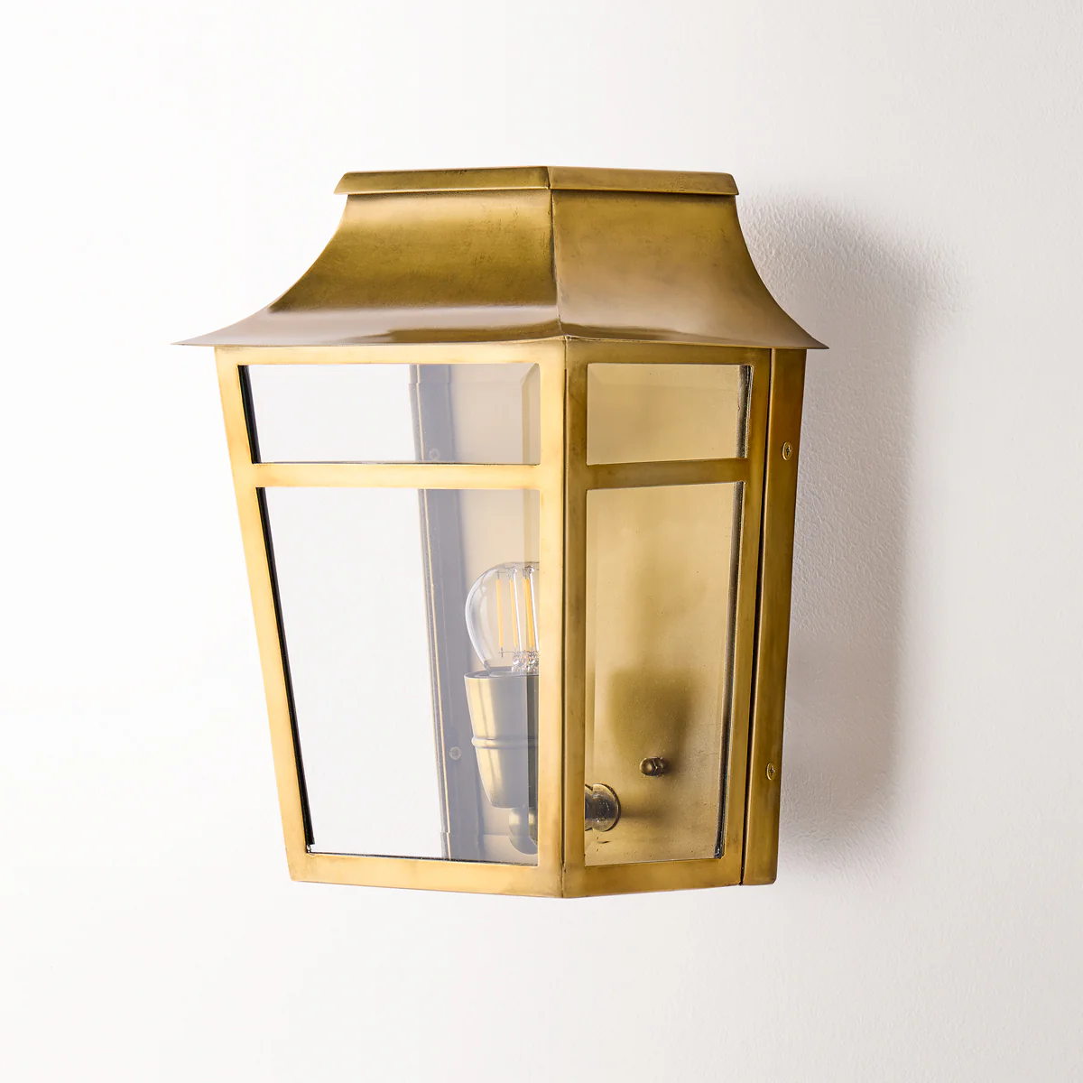 Majorelle ip44 wall lantern in Brass - Image 12