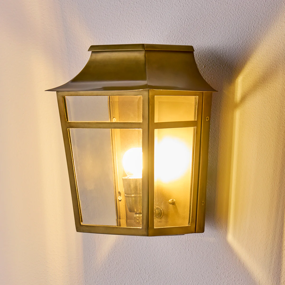 Majorelle ip44 wall lantern in Brass - Image 13