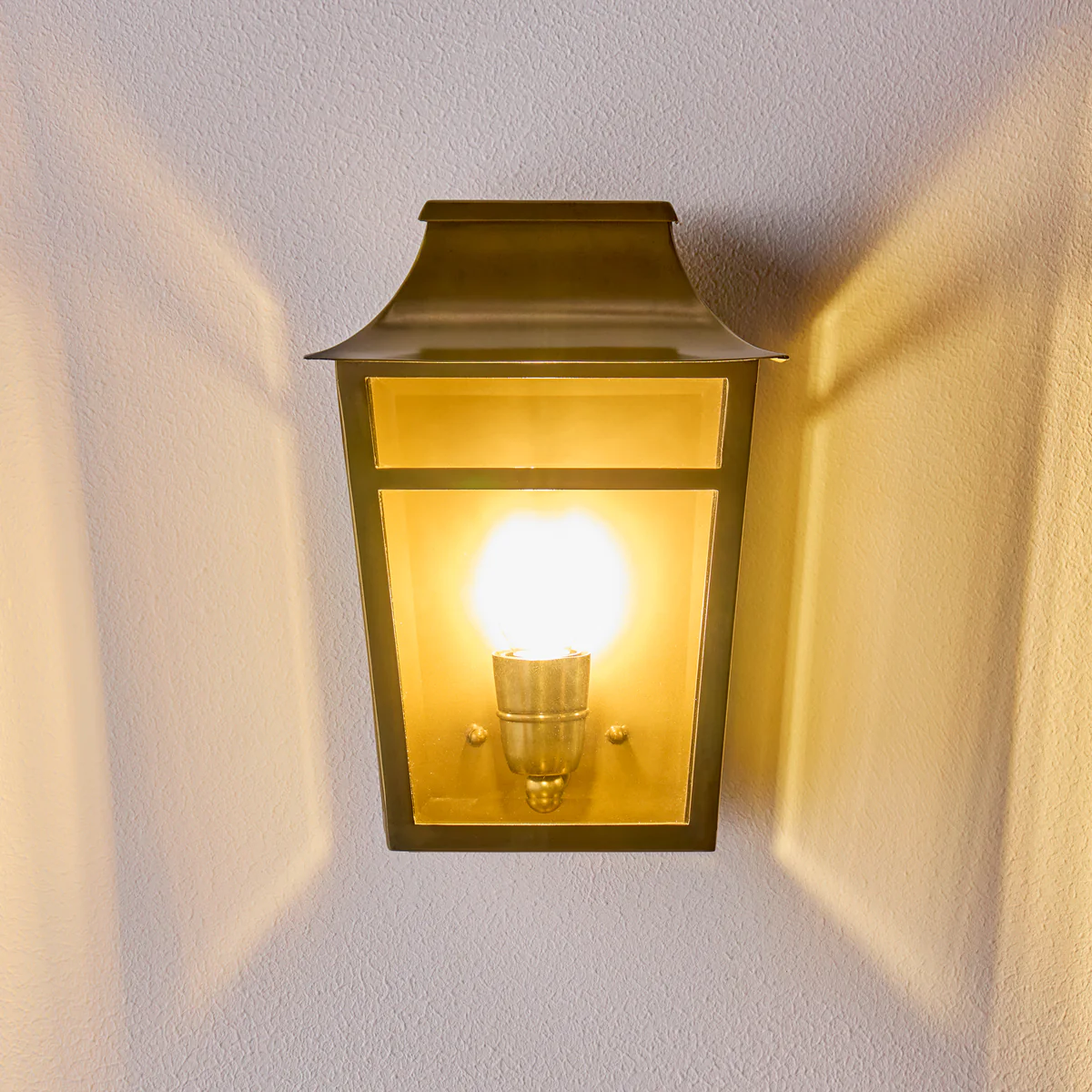 Majorelle ip44 wall lantern in Brass - Image 15