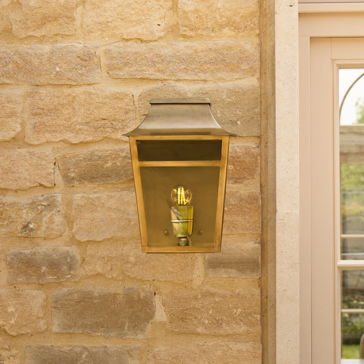 Majorelle ip44 wall lantern in Brass - Image 5