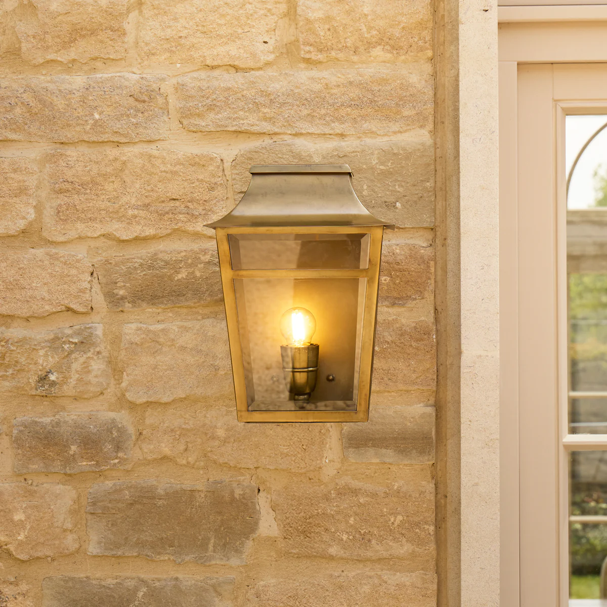 Majorelle ip44 wall lantern in Brass - Image 6