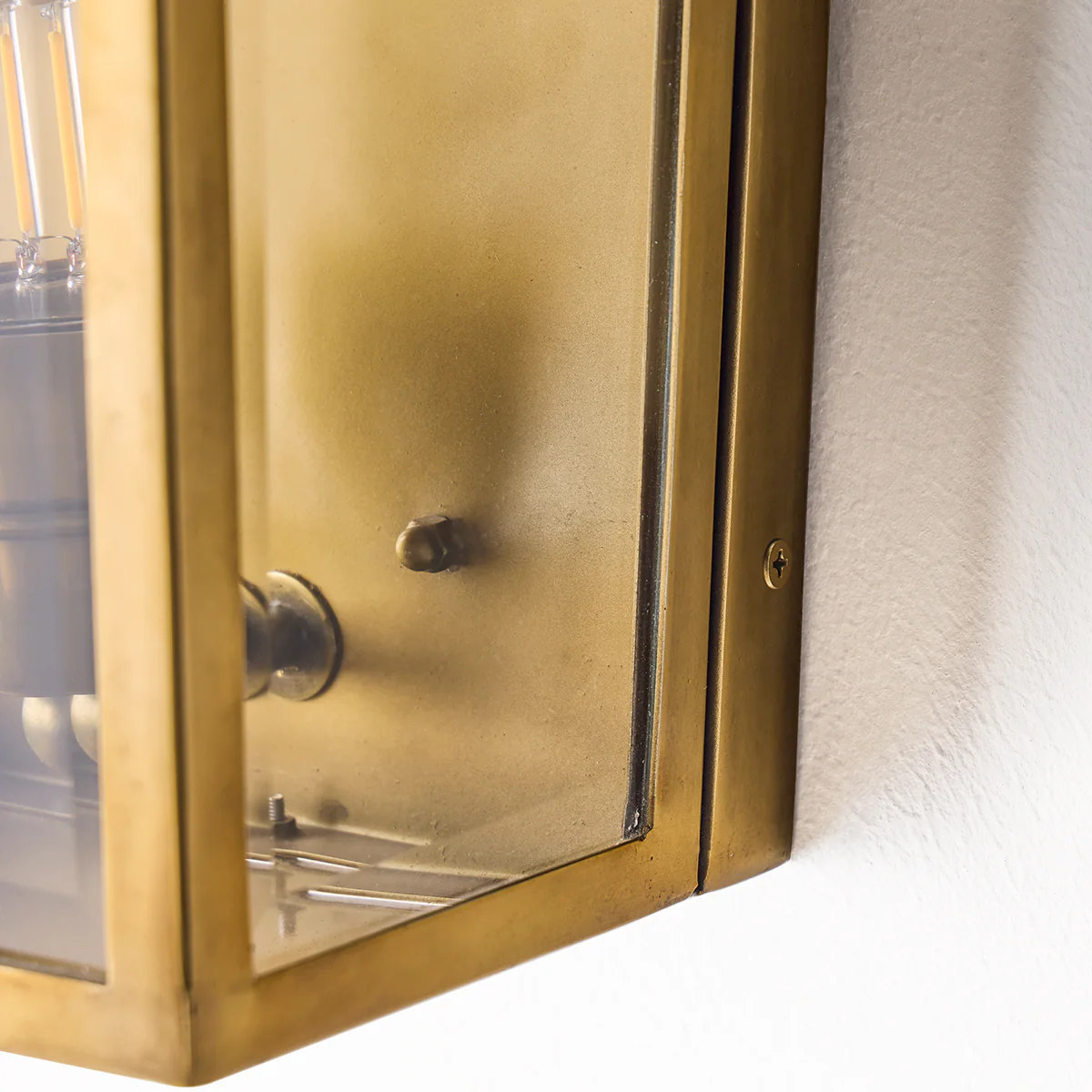Majorelle ip44 wall lantern in Brass - Image 7