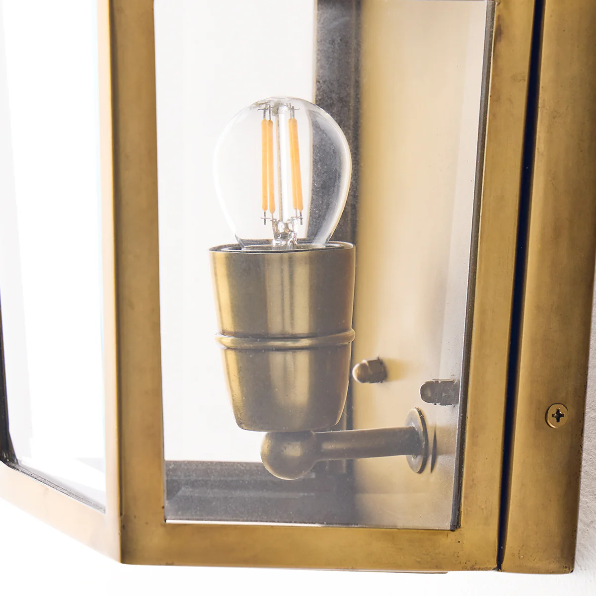 Majorelle ip44 wall lantern in Brass - Image 8