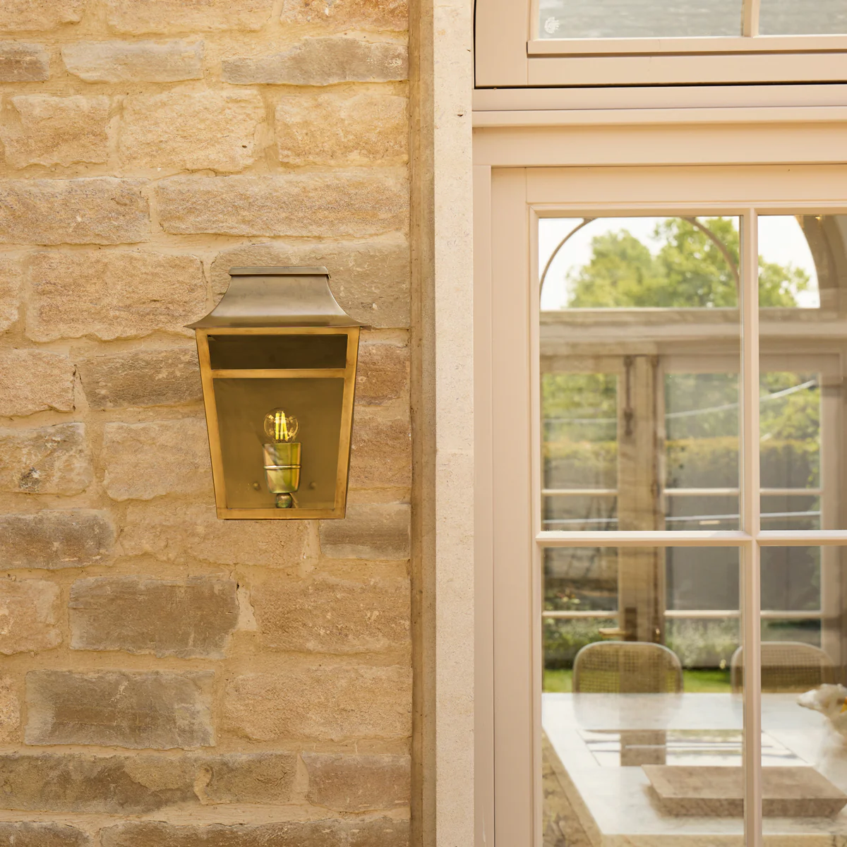 Majorelle ip44 wall lantern in Brass - Image 9