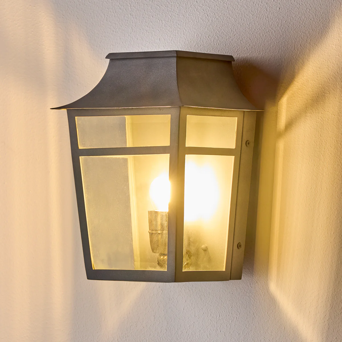 Majorelle ip44 wall lantern in Grey - Image 13