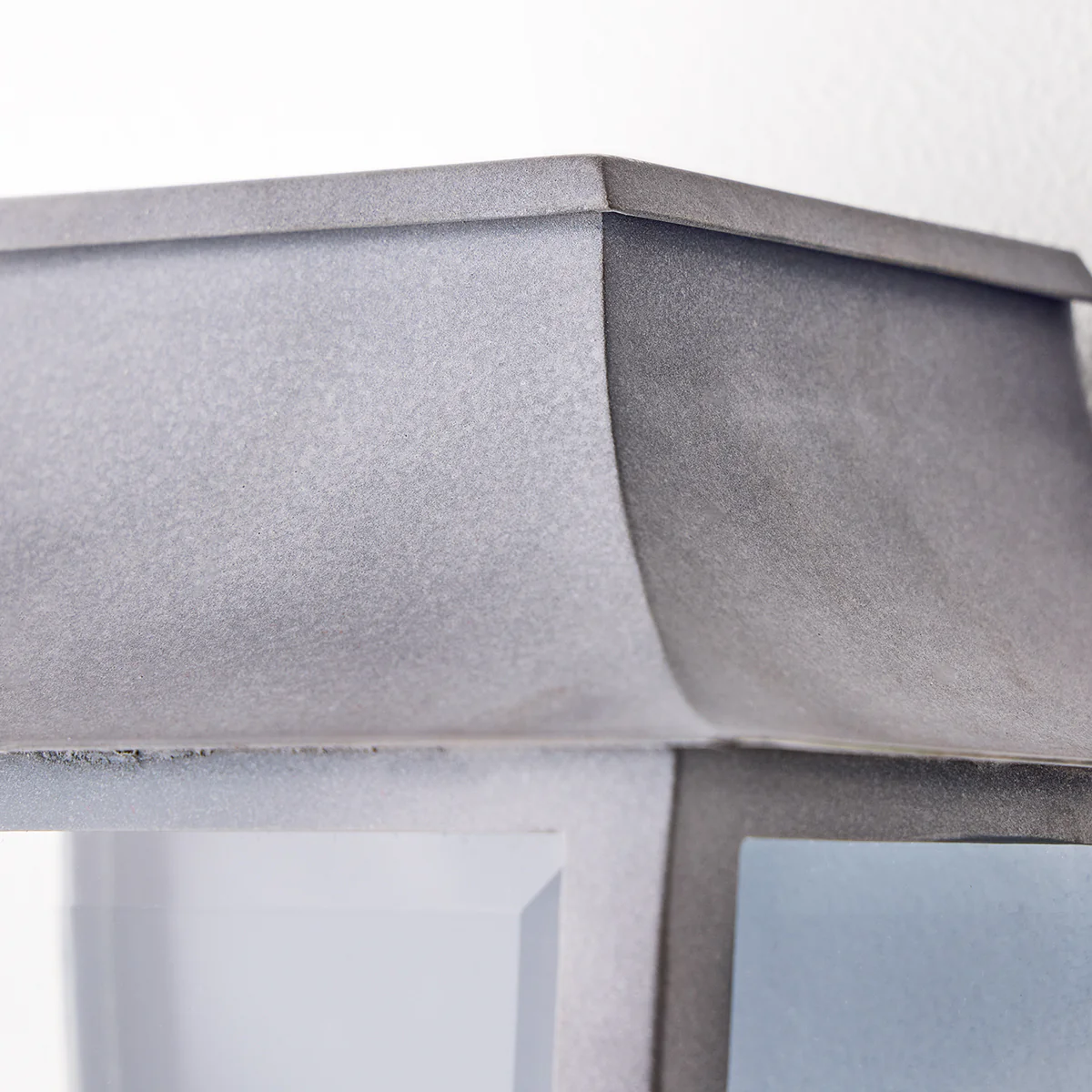 Majorelle ip44 wall lantern in Grey - Image 4