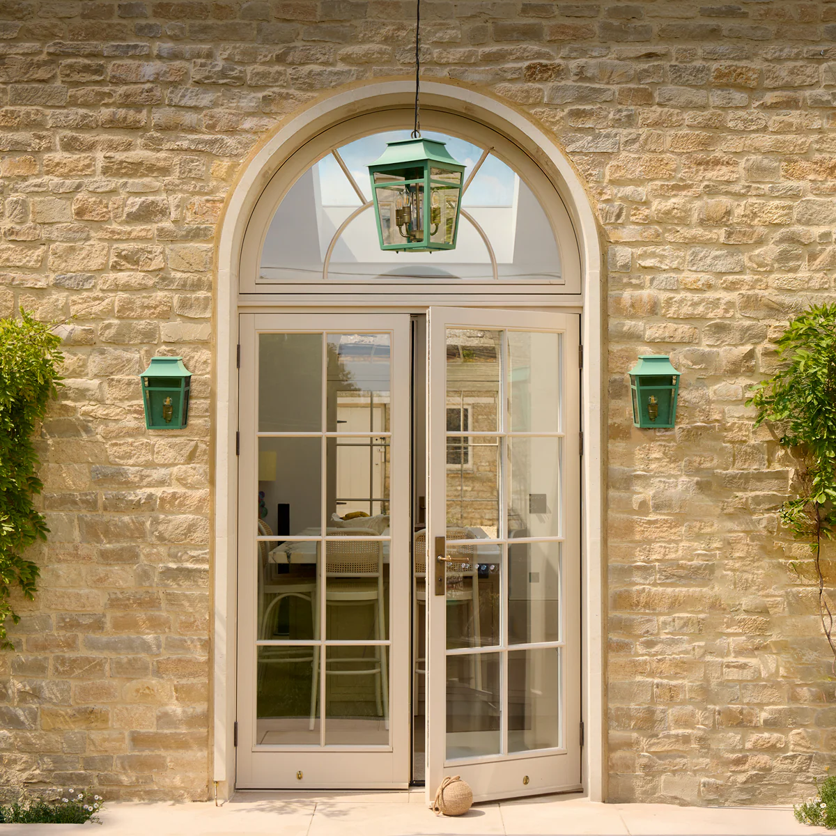 Majorelle ip44 wall lantern in Sage - Image 10