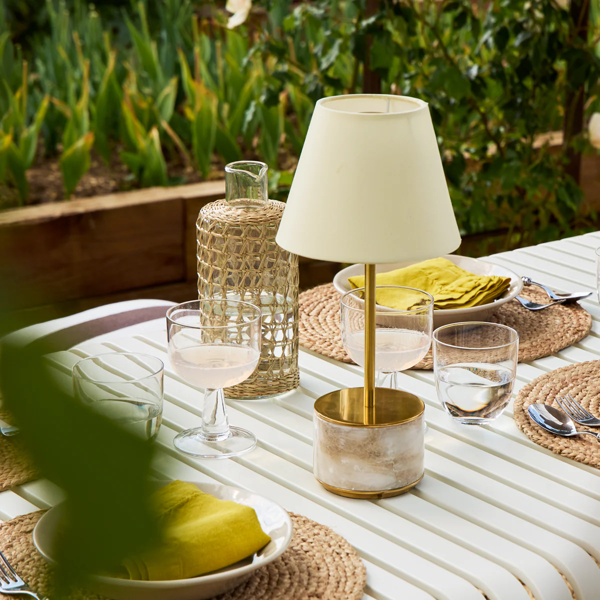 Mallow rechargeable table lamp in antique brass - Image 6
