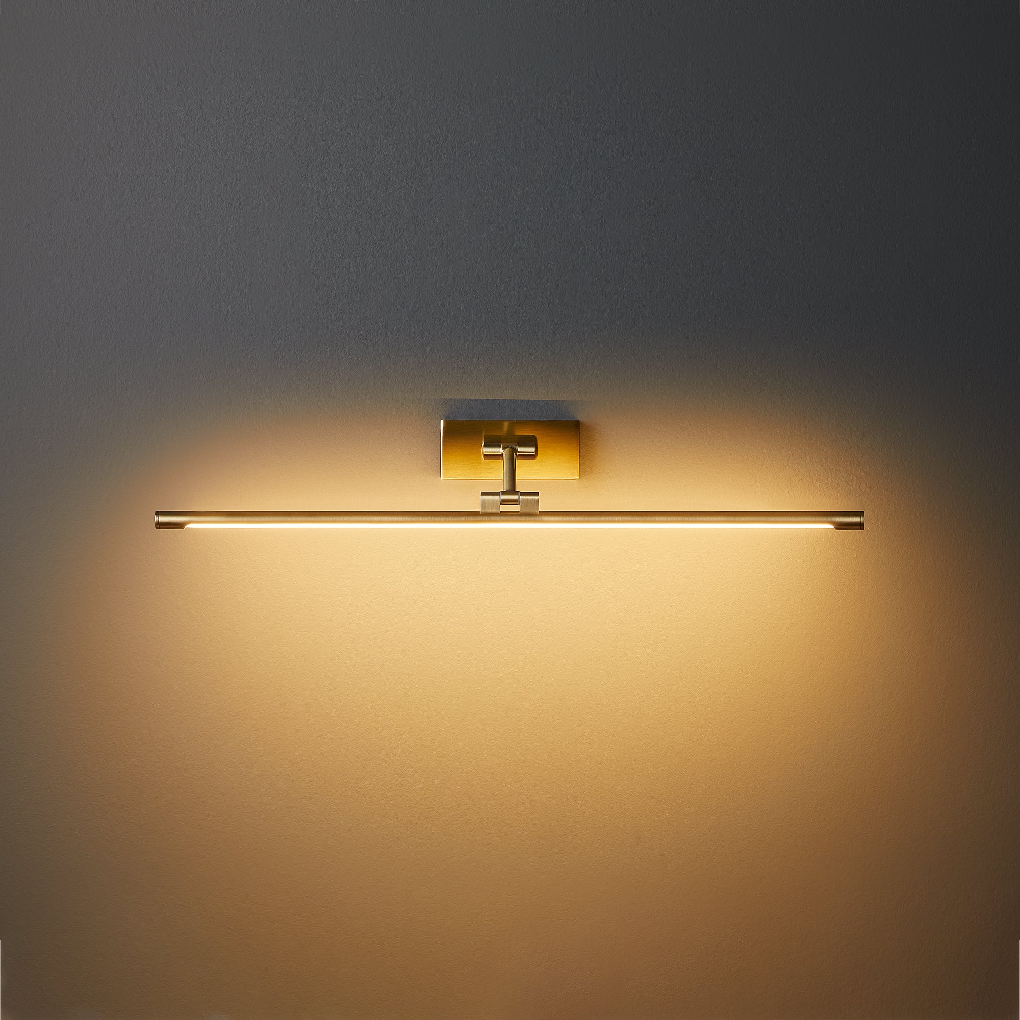 Medium Milton picture light in brass - Image 4