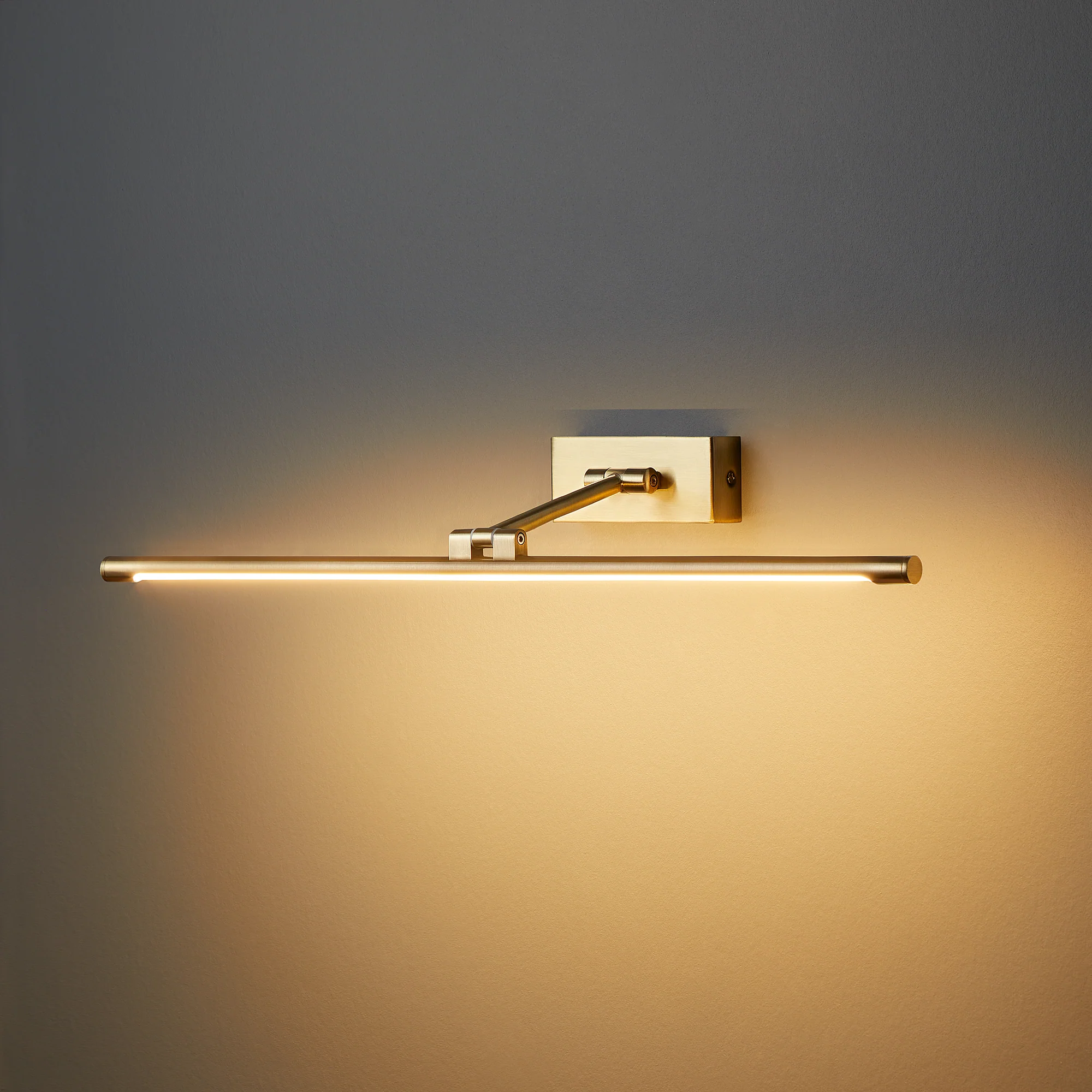 Medium Milton picture light in brass - Image 8