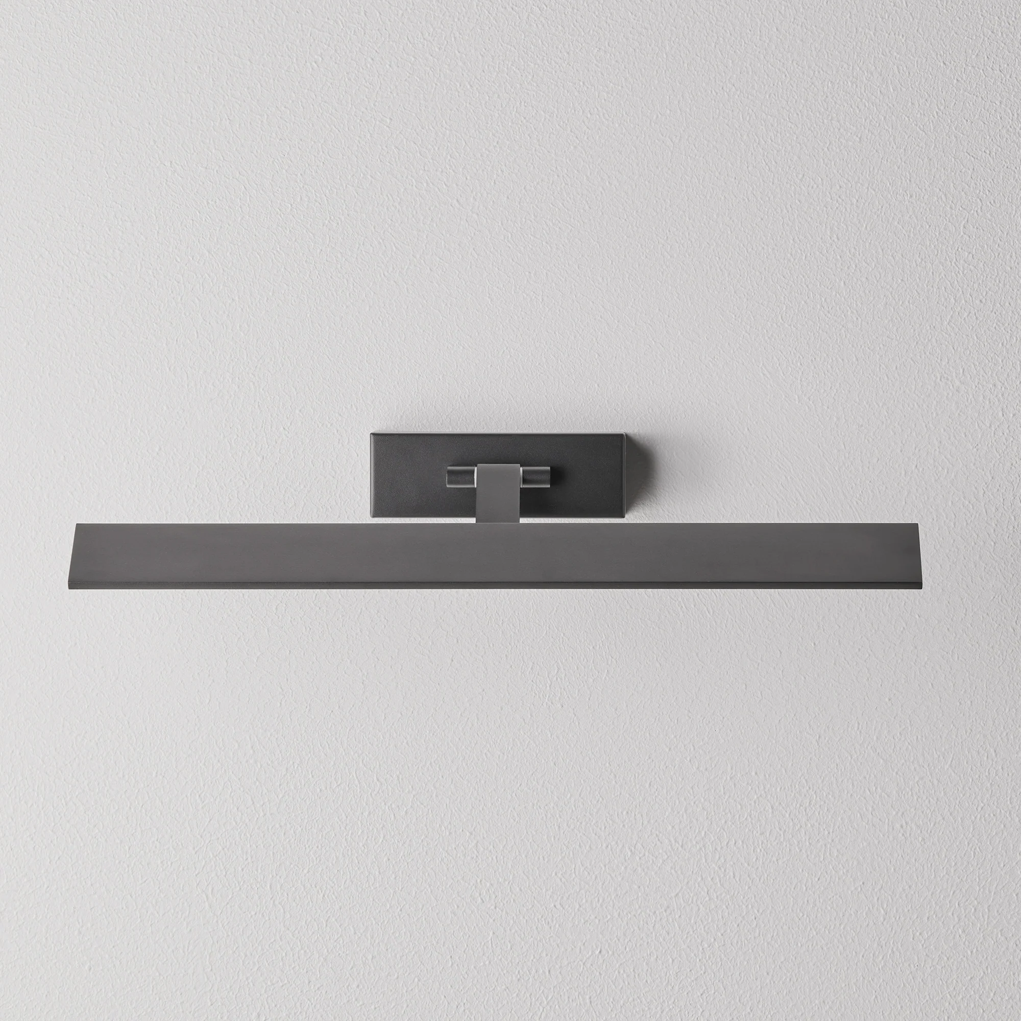 Medium Pelton picture light in black