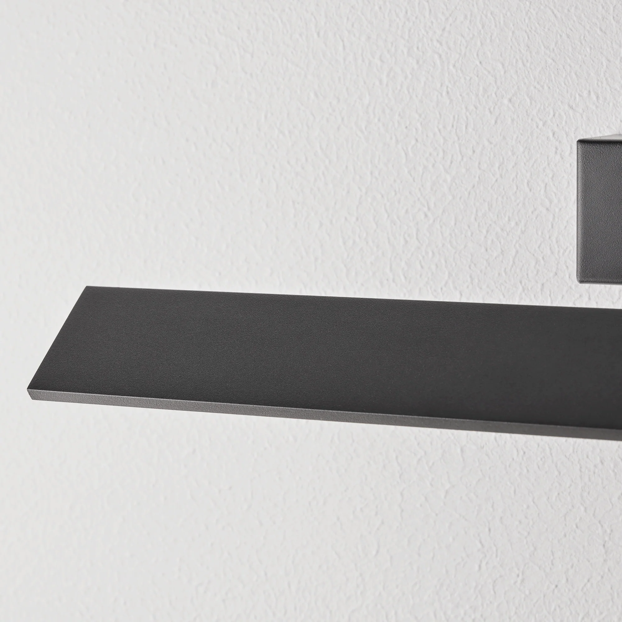 Medium Pelton picture light in black - Image 3