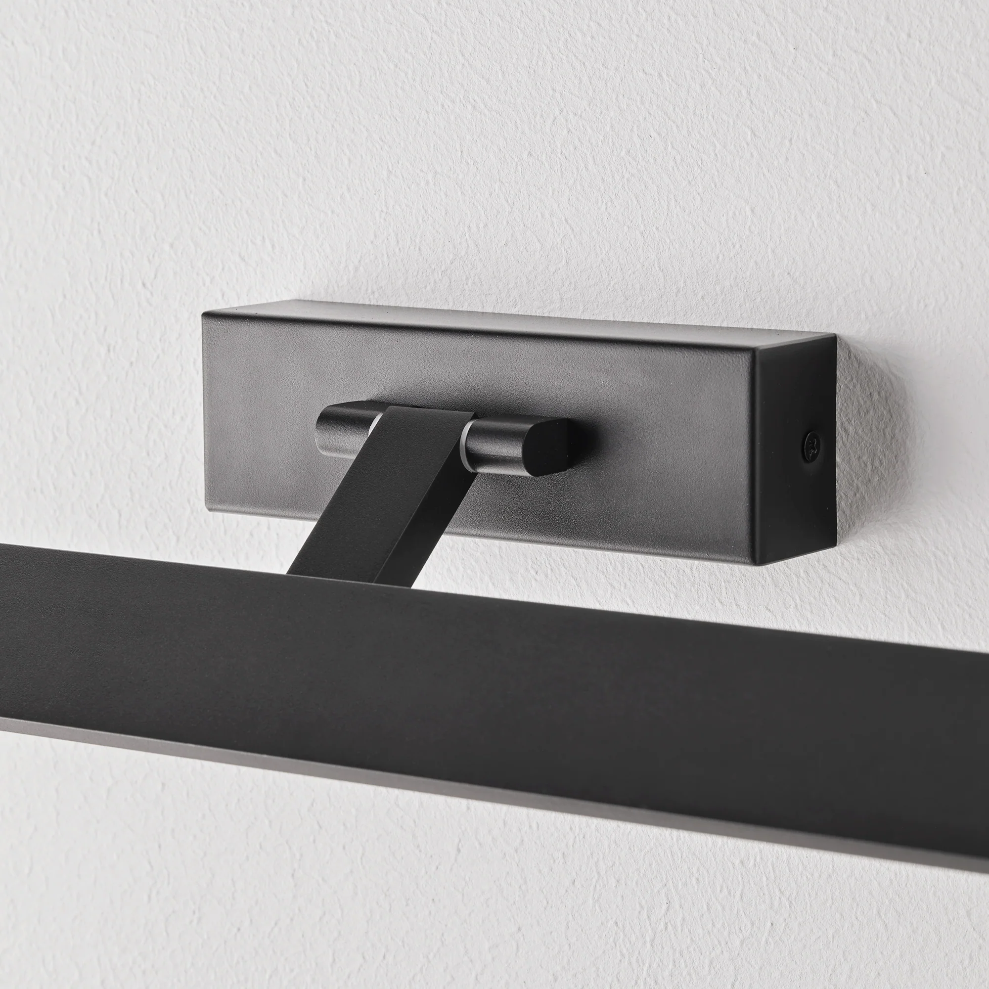 Medium Pelton picture light in black - Image 4