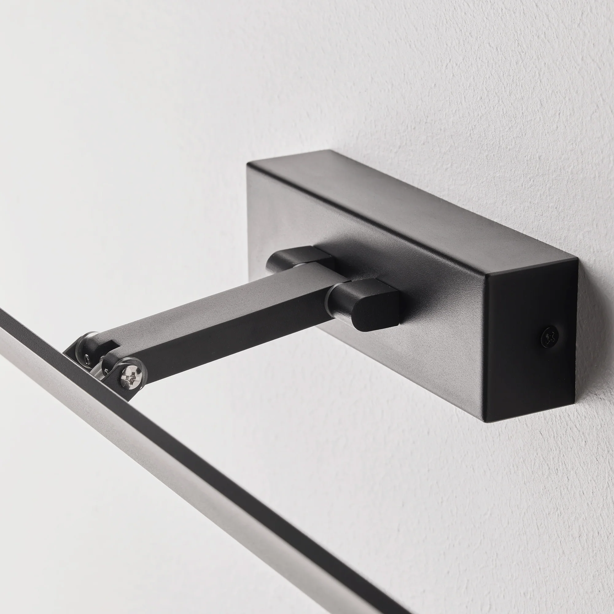 Medium Pelton picture light in black - Image 5
