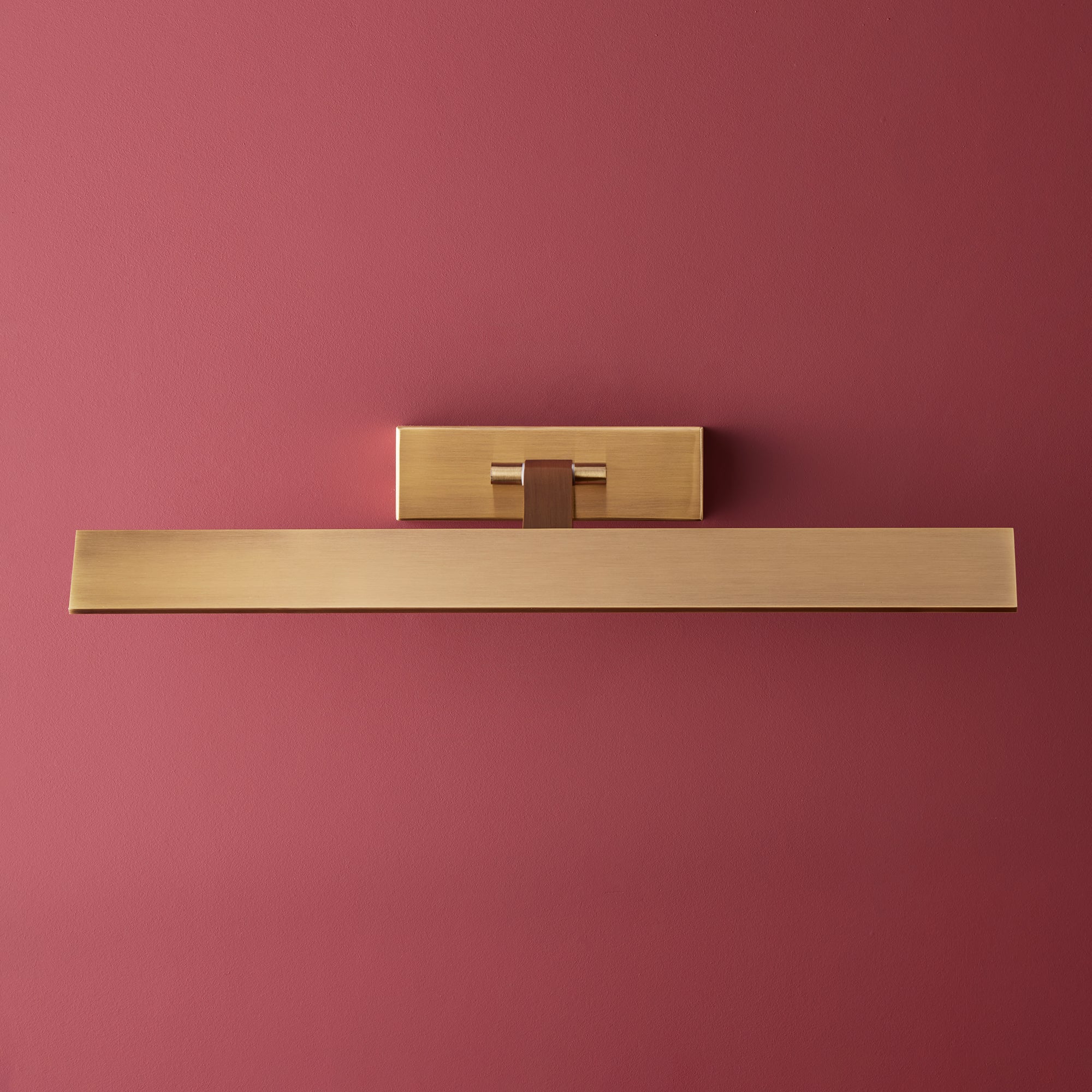 Medium Pelton picture light in brass
