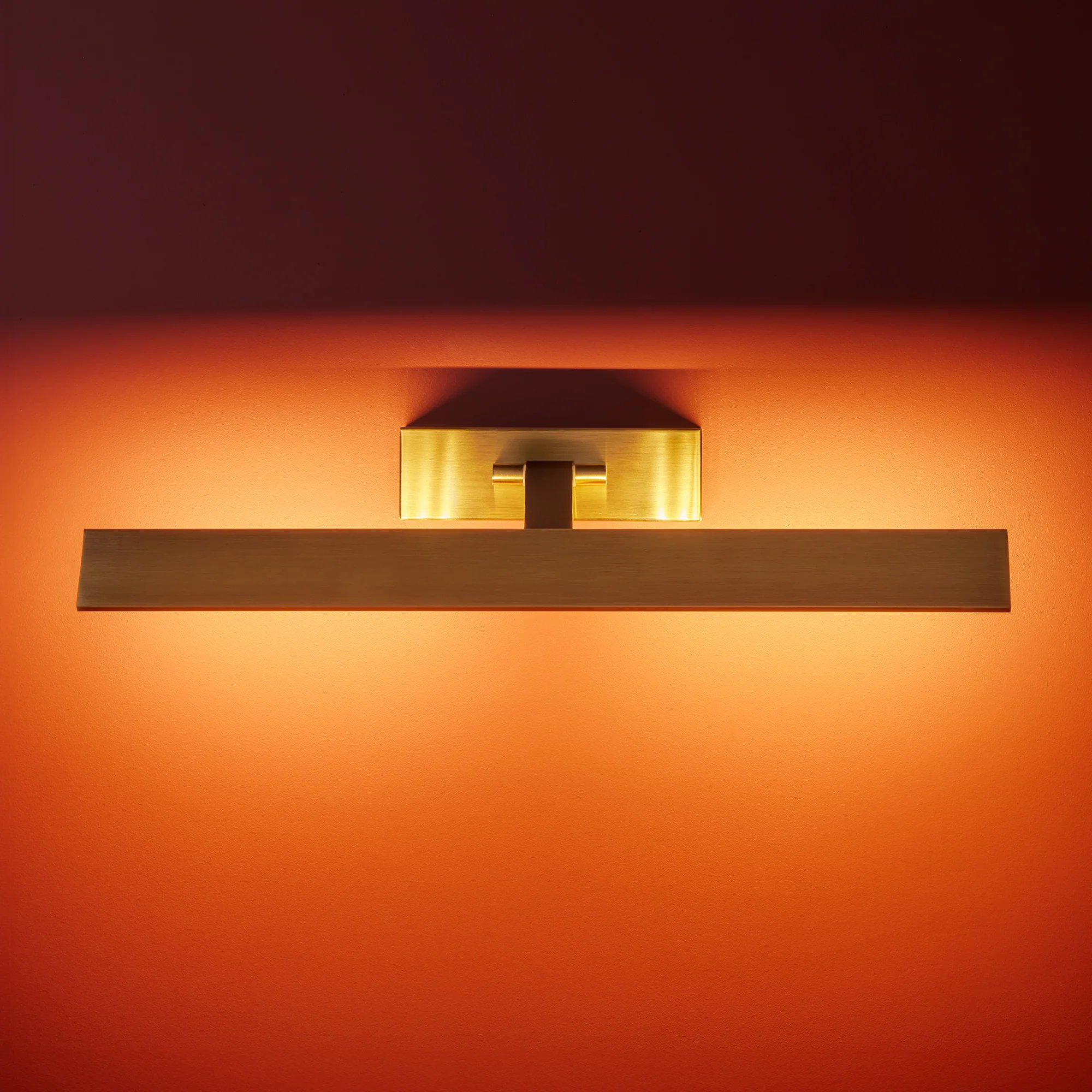 Medium Pelton picture light in brass - Image 2