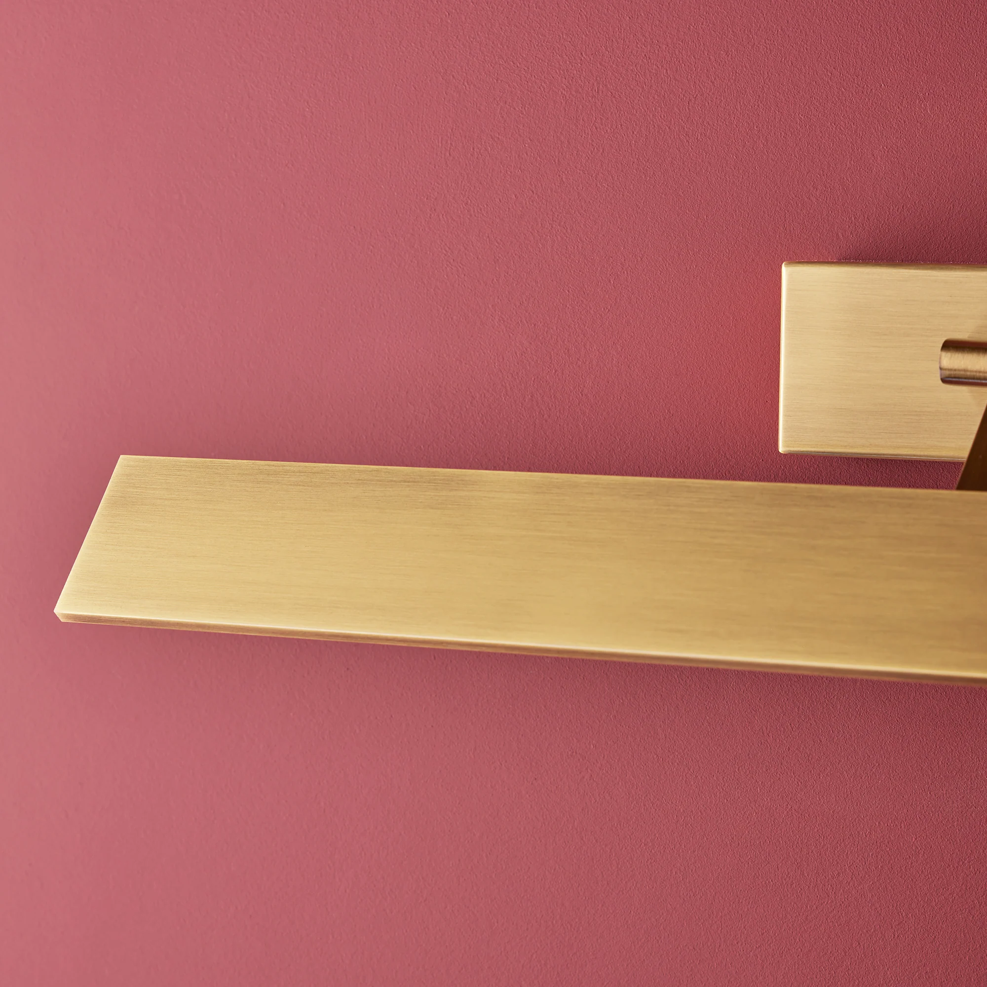 Medium Pelton picture light in brass - Image 3