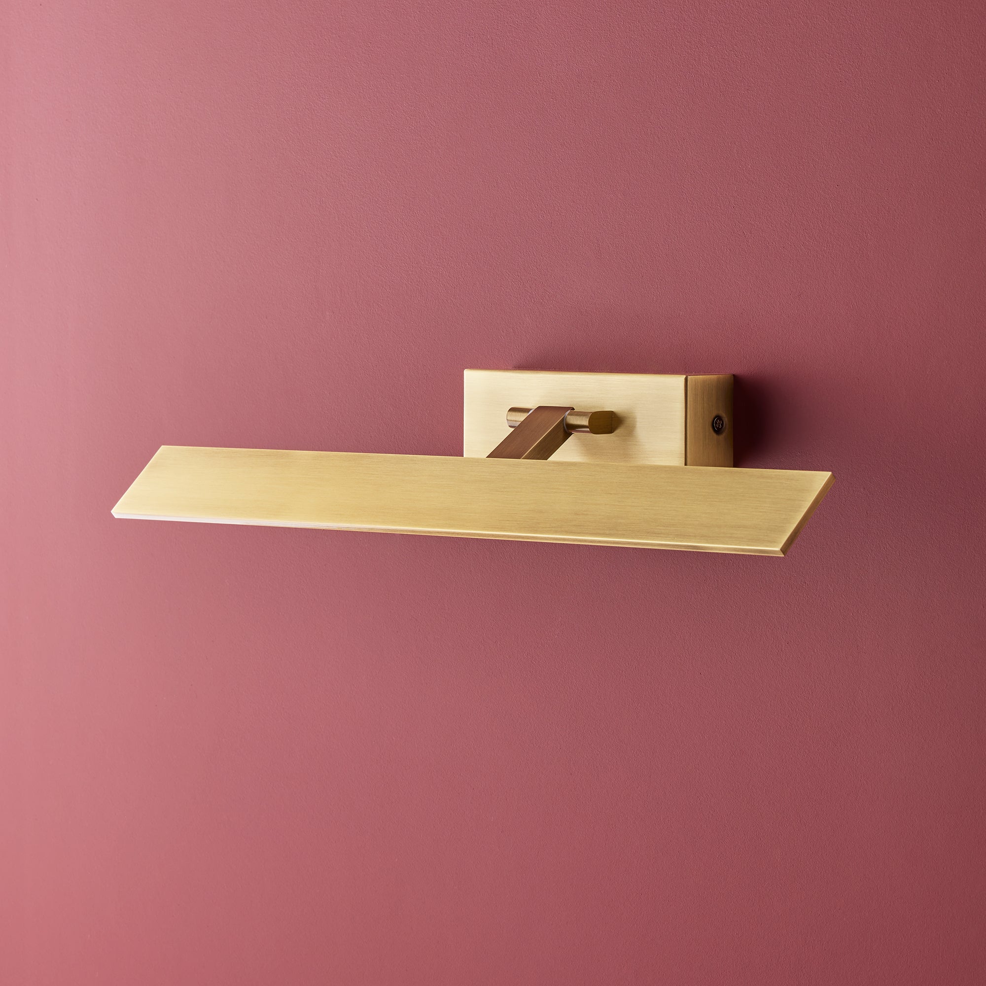 Medium Pelton picture light in brass - Image 6