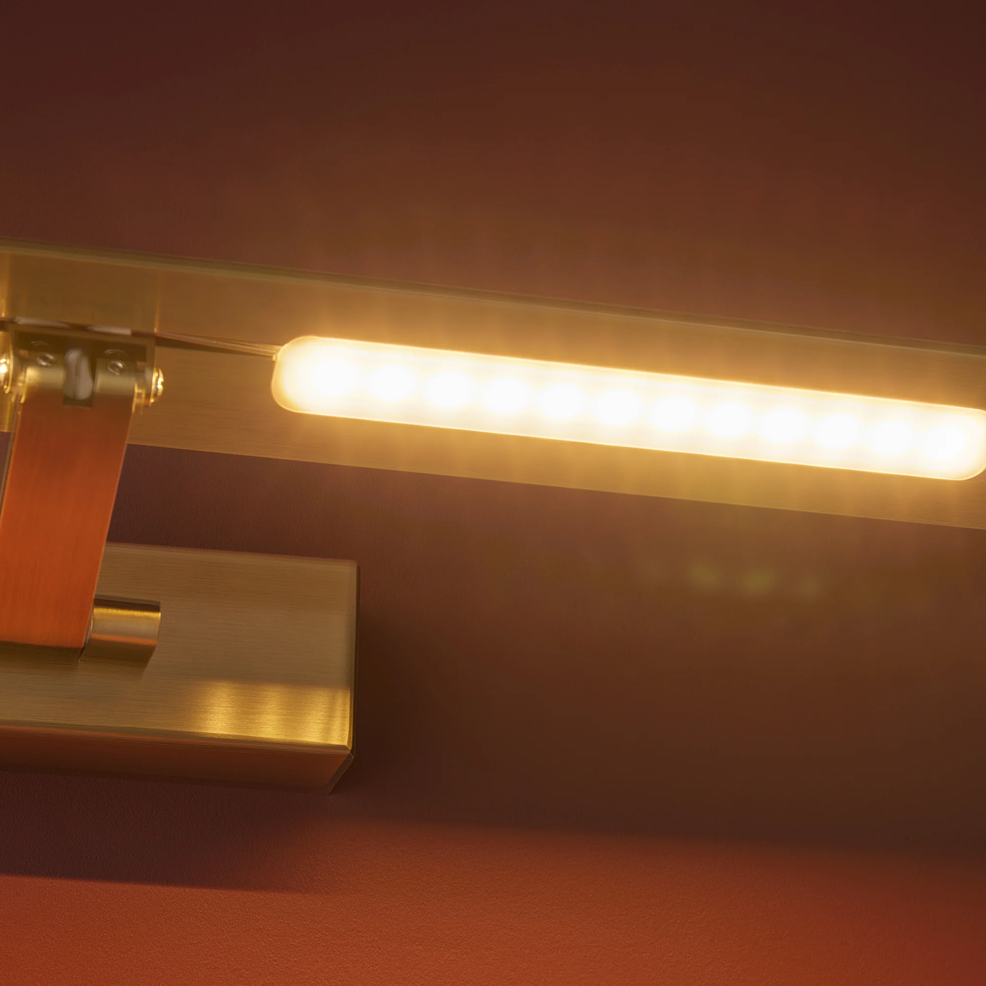 Medium Pelton picture light in brass - Image 9