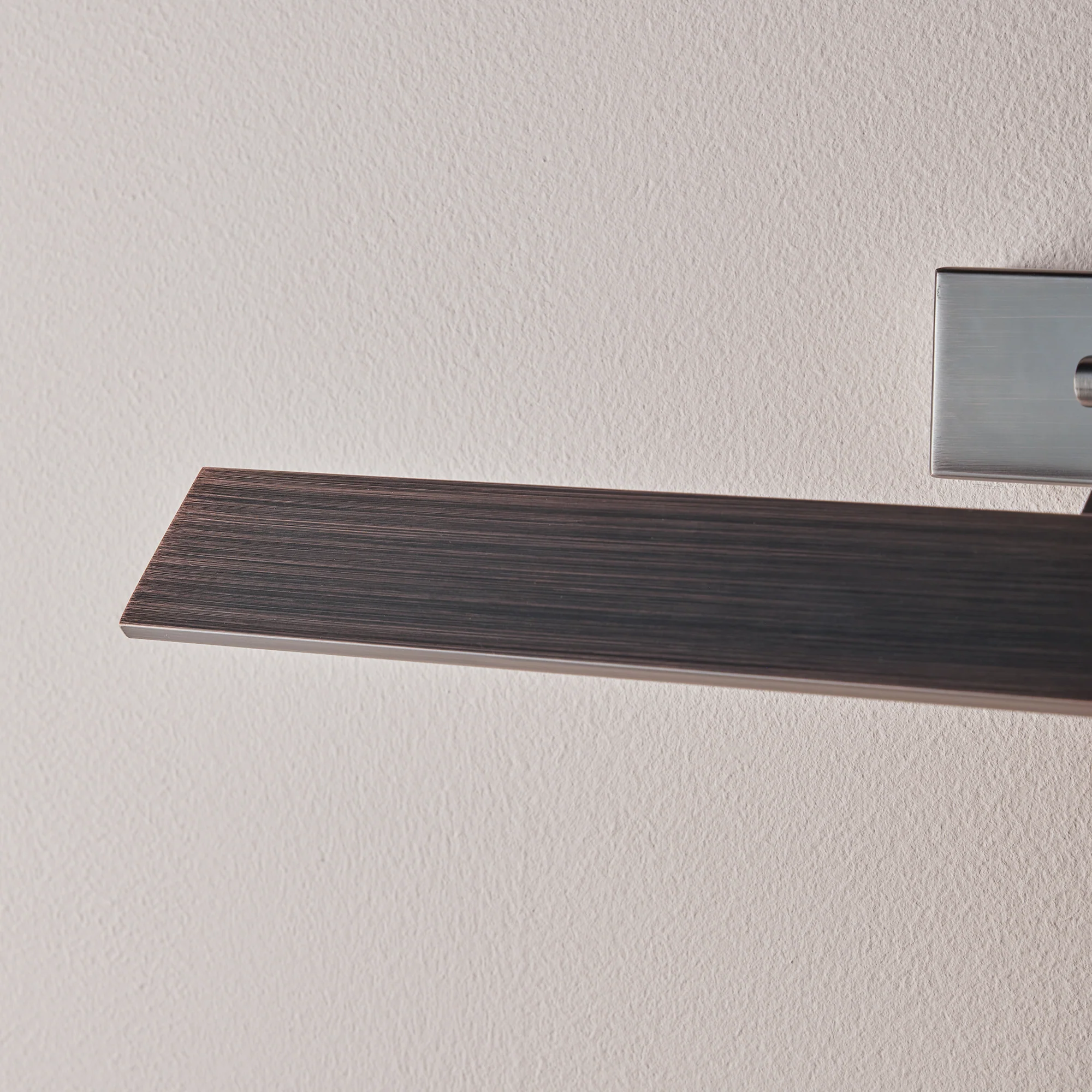 Medium Pelton picture light in bronze - Image 3