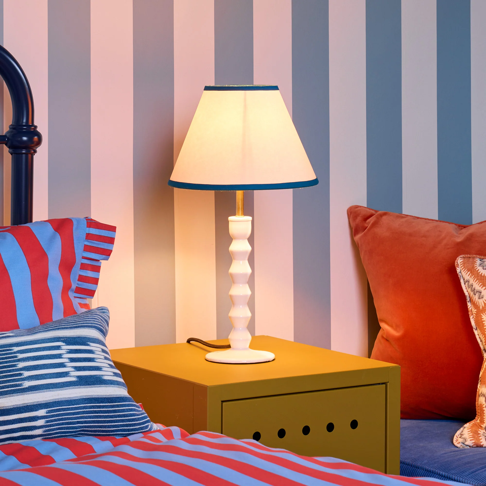 Mildred table lamp in white - Image 2