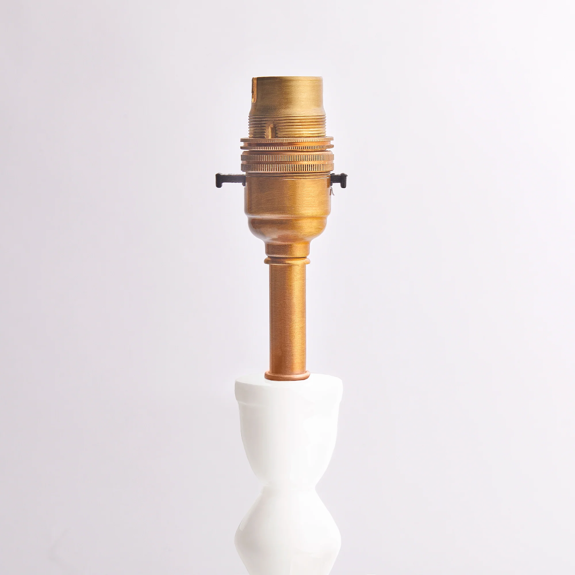 Mildred table lamp in white - Image 3