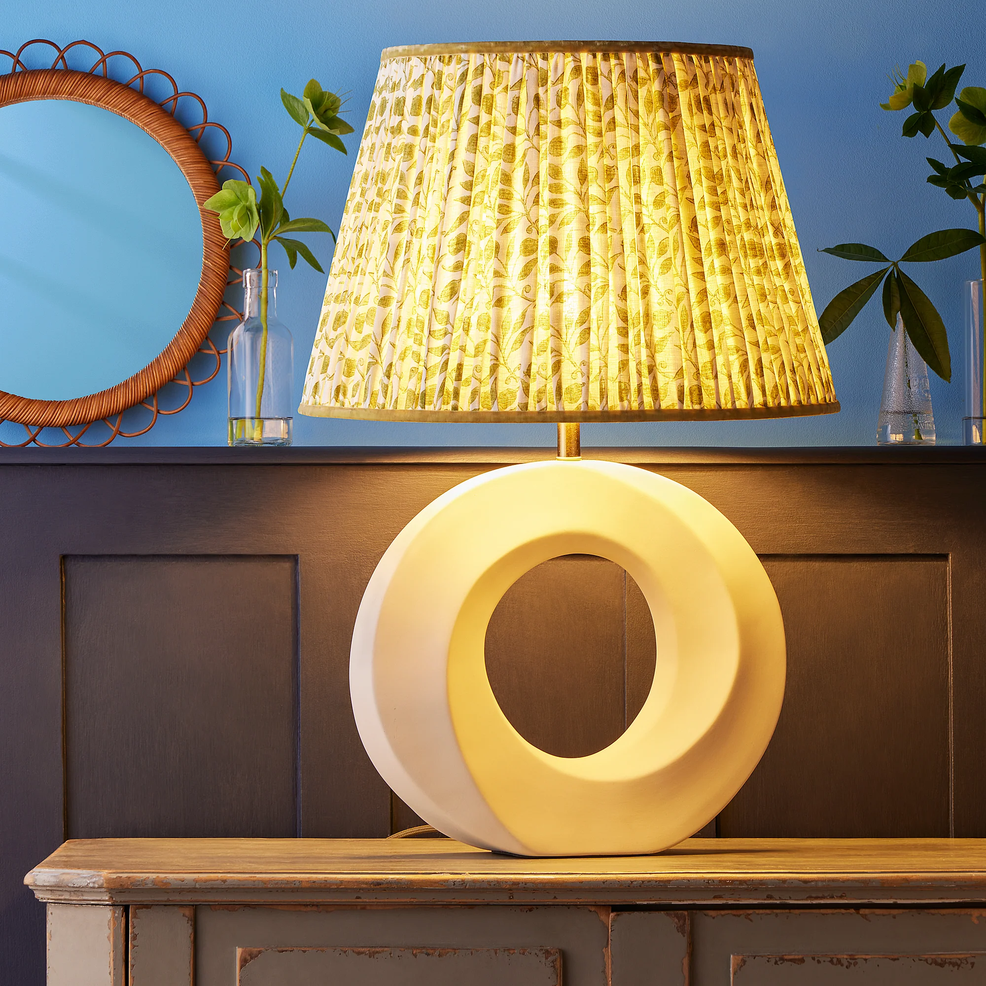 Misha table lamp in matte white - Image 6