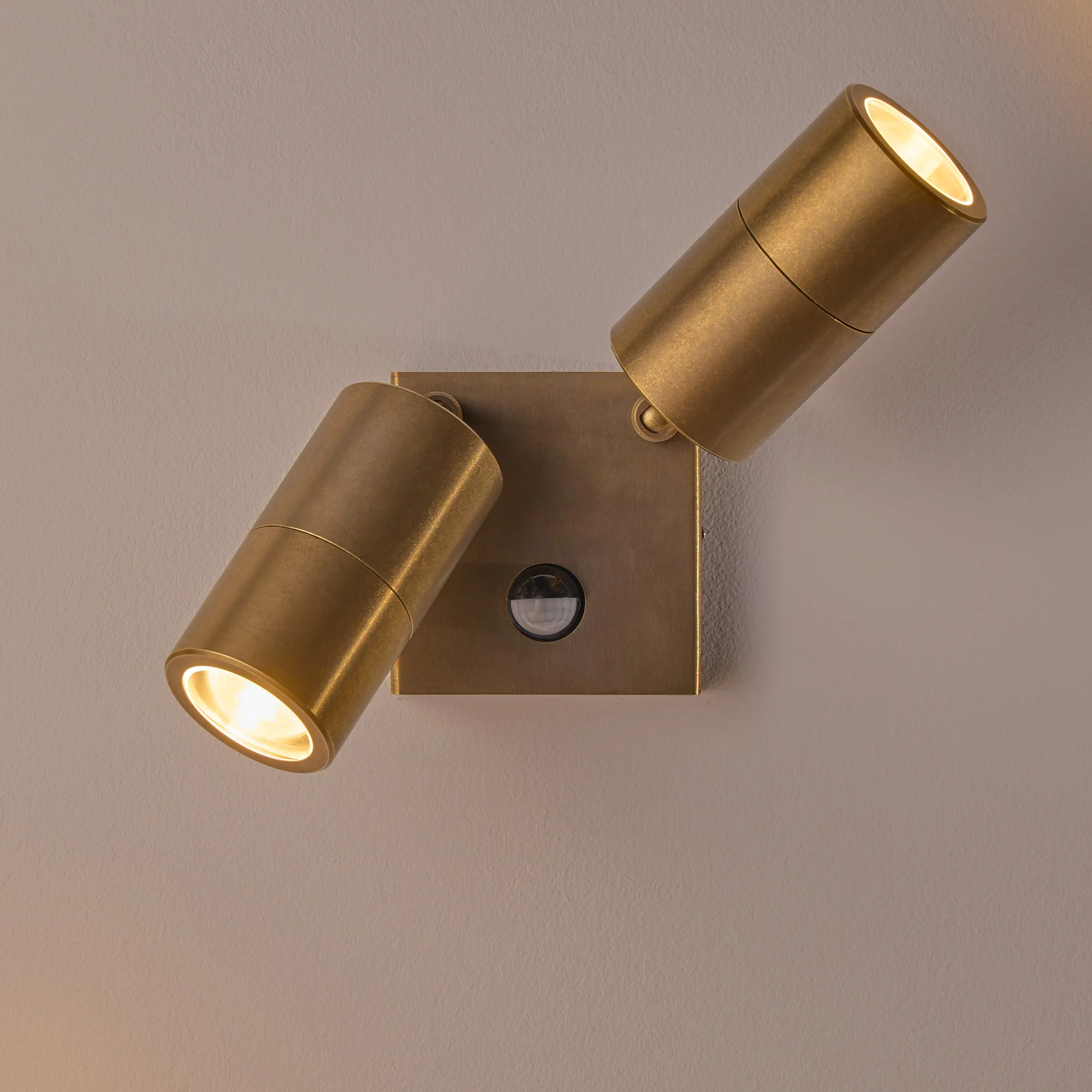 Motion sensor Double Portreath IP65 adjustable pillar light in aged brass - Image 10
