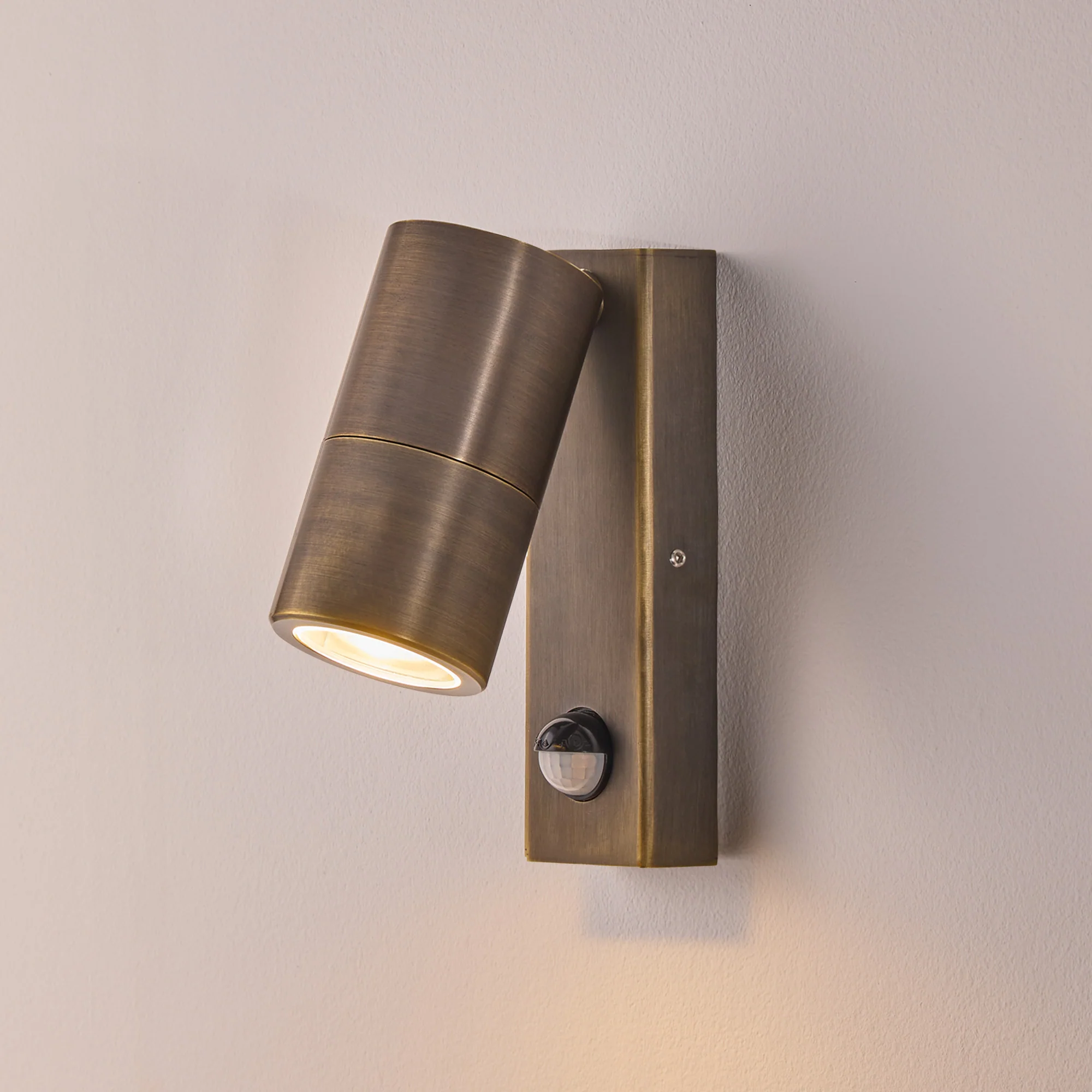 Motion sensor portreath IP65 adjustable pillar light in bronze - Image 3