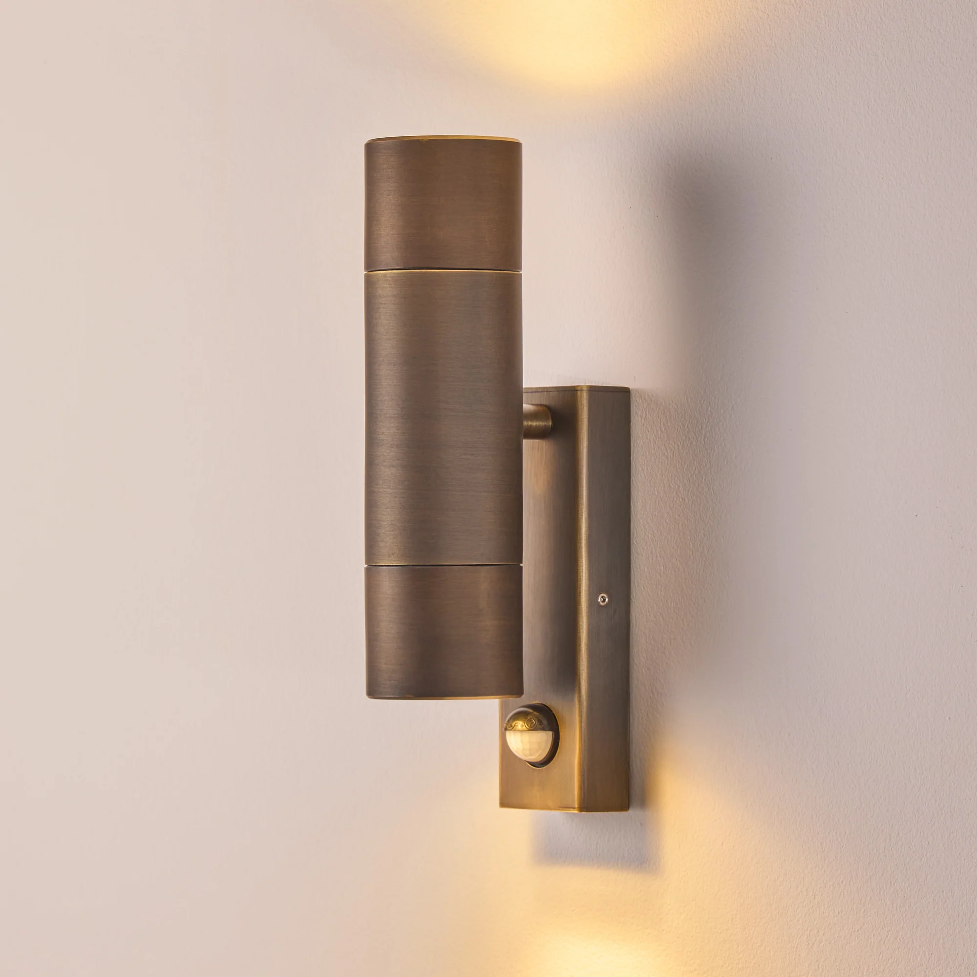 Motion sensor portreath up and down IP65 pillar light in bronze - Image 3