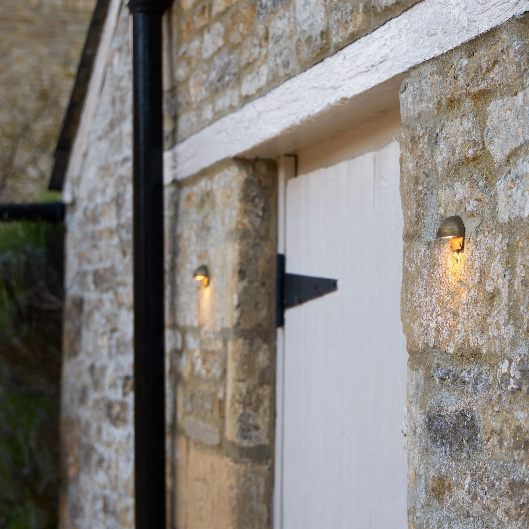 Mousehole ip65 path light in aged brass - Image 4
