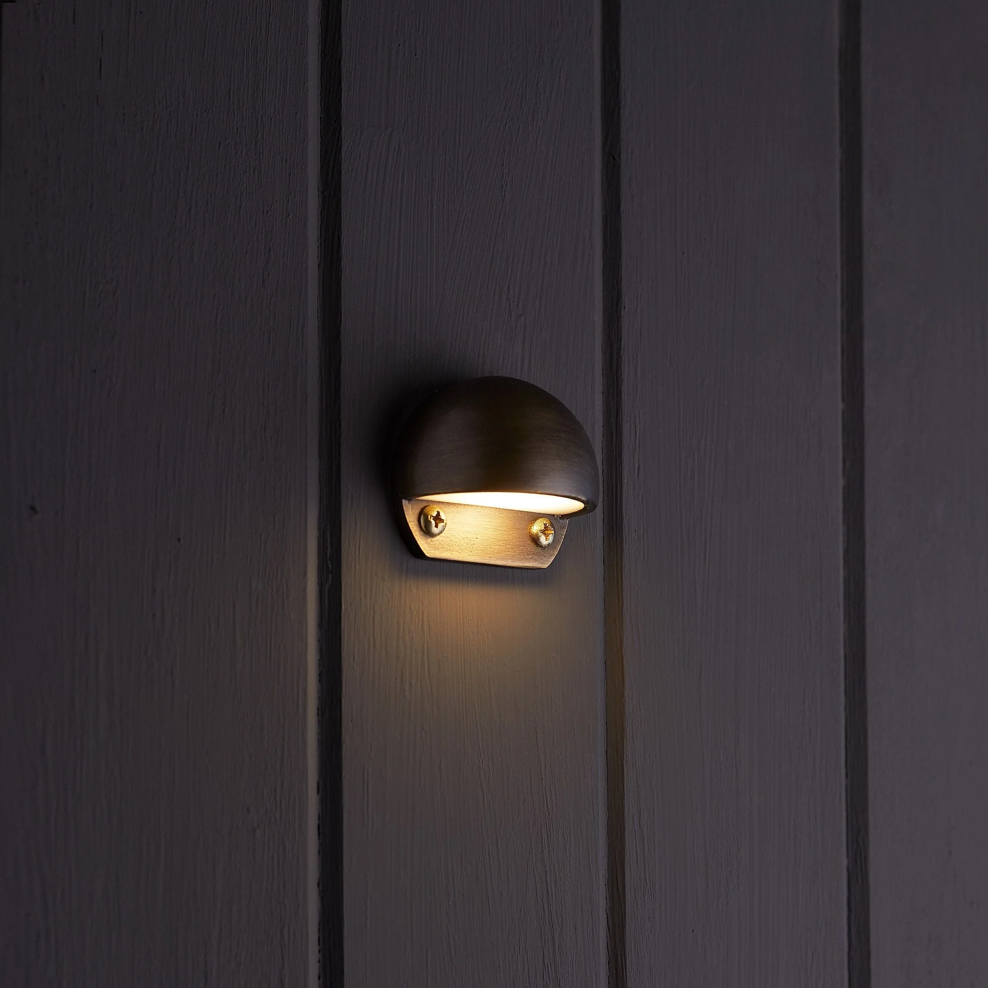 Mousehole ip65 path light in bronze - Image 3
