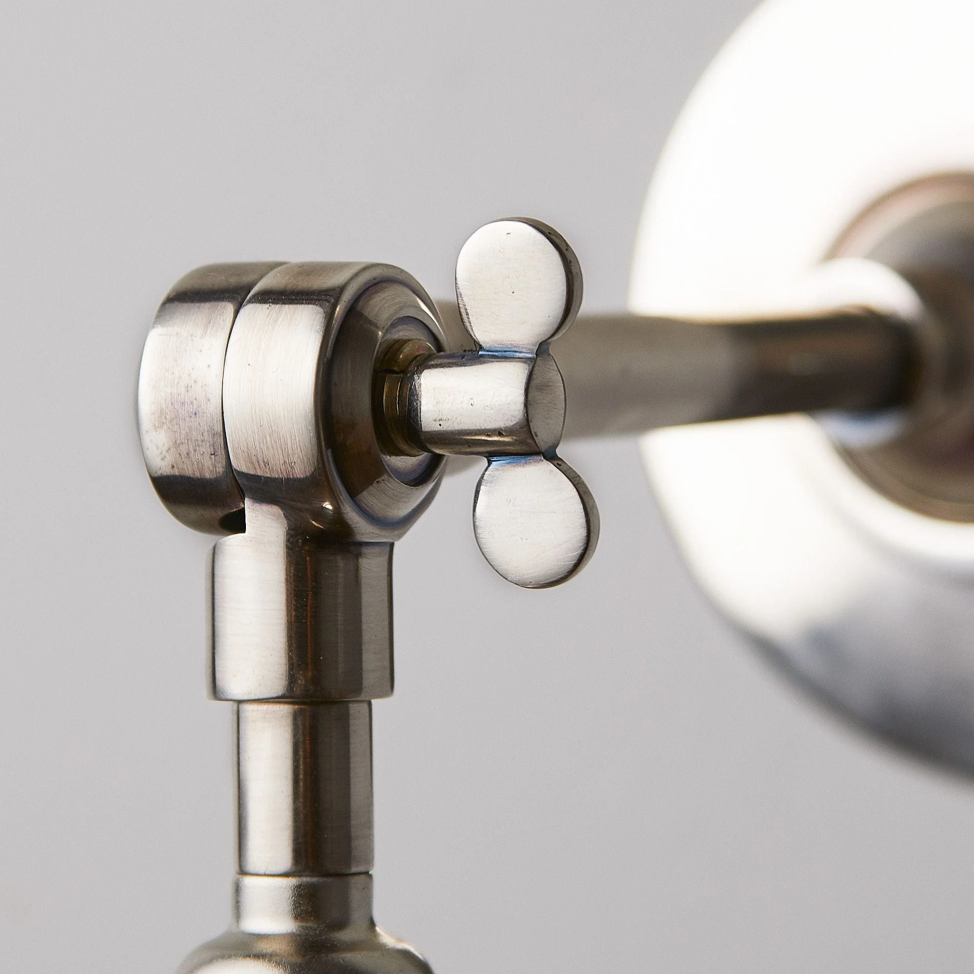 Mumford wall fitting in antique silver - Image 4