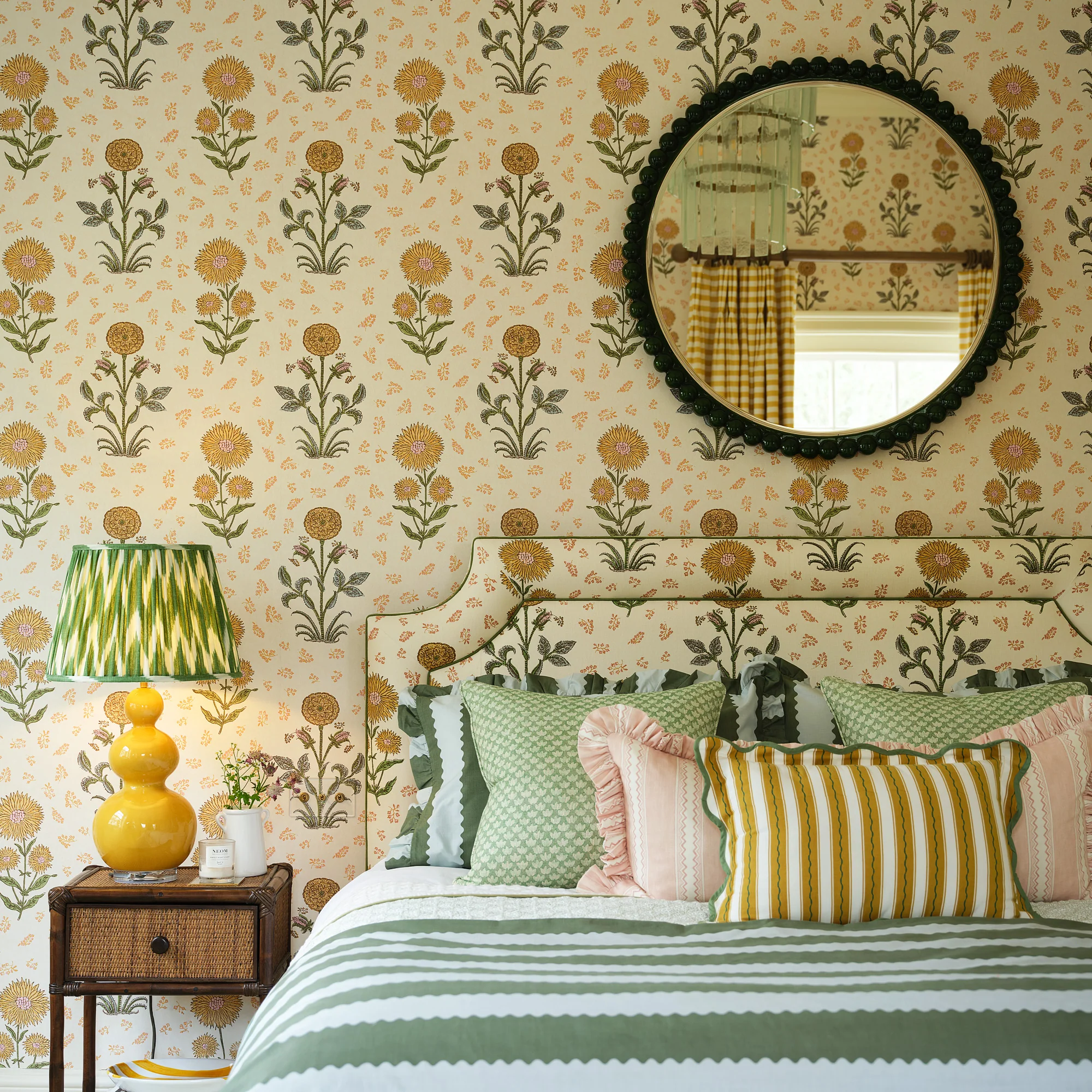Murphy table lamp in yellow - Image 4